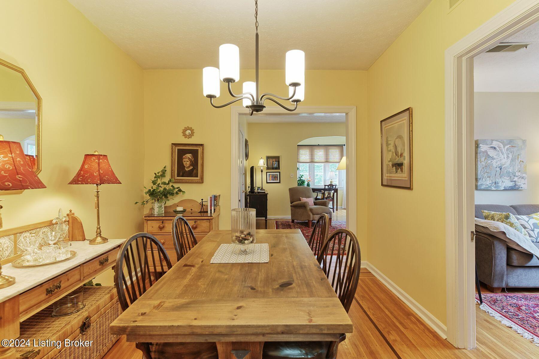 2111 Boulevard Napoleon, 3