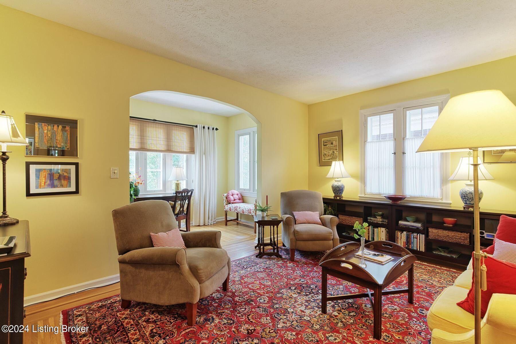 2111 Boulevard Napoleon, 3