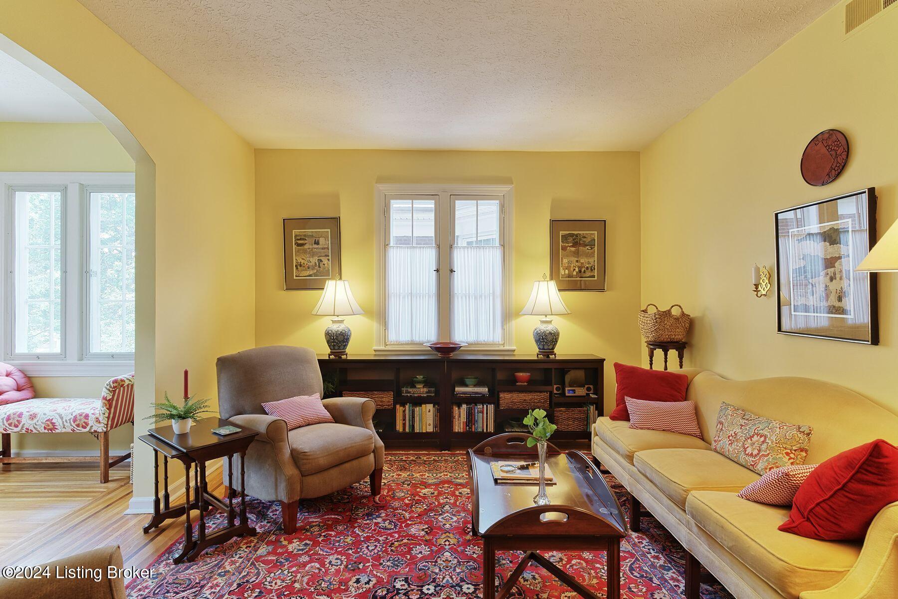 2111 Boulevard Napoleon, 3