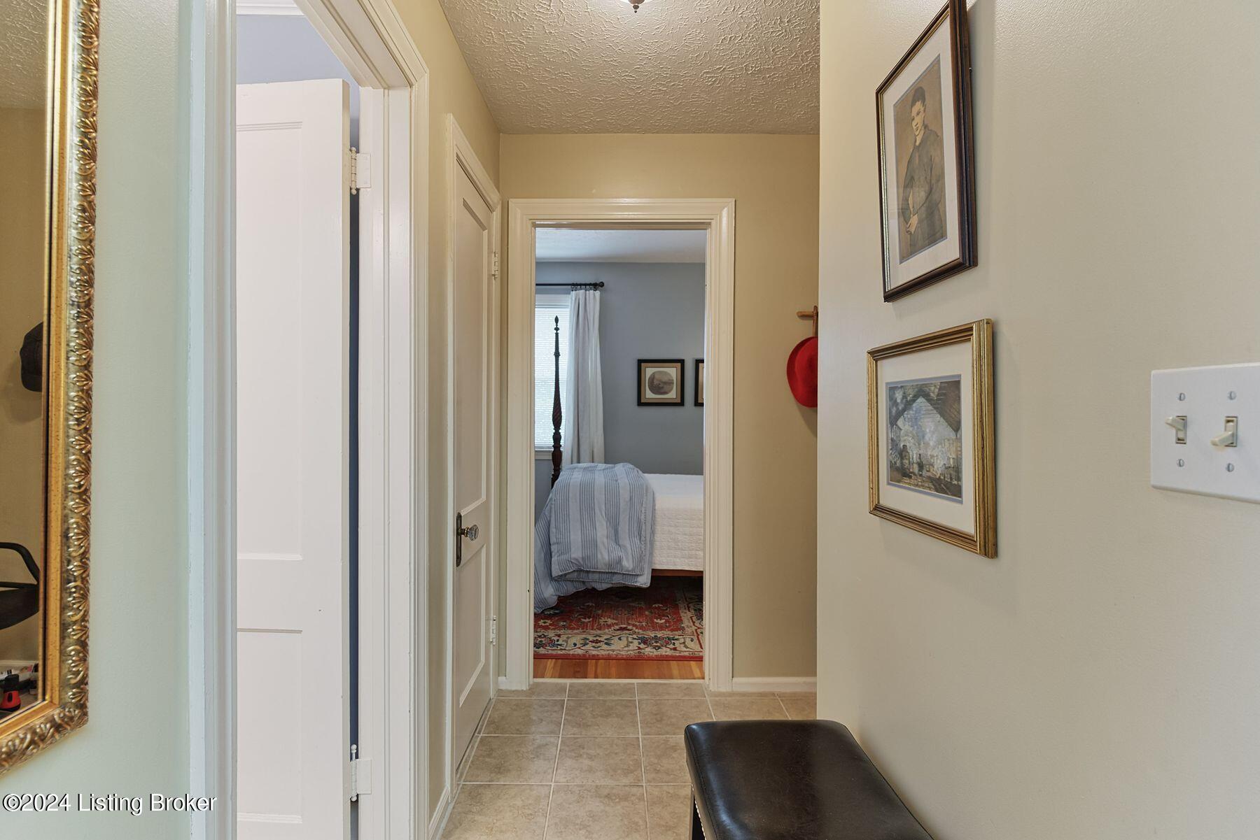 2111 Boulevard Napoleon, 3