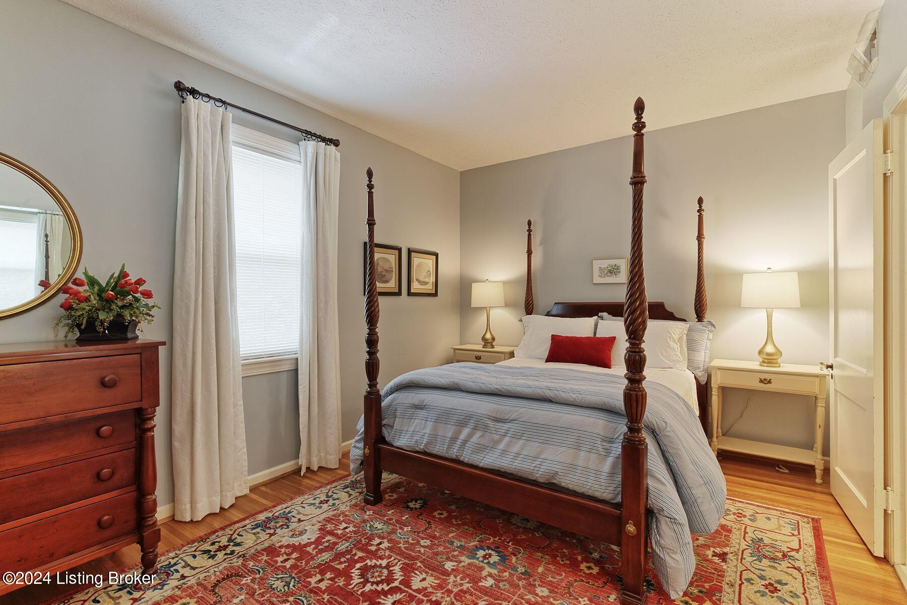 2111 Boulevard Napoleon, 3