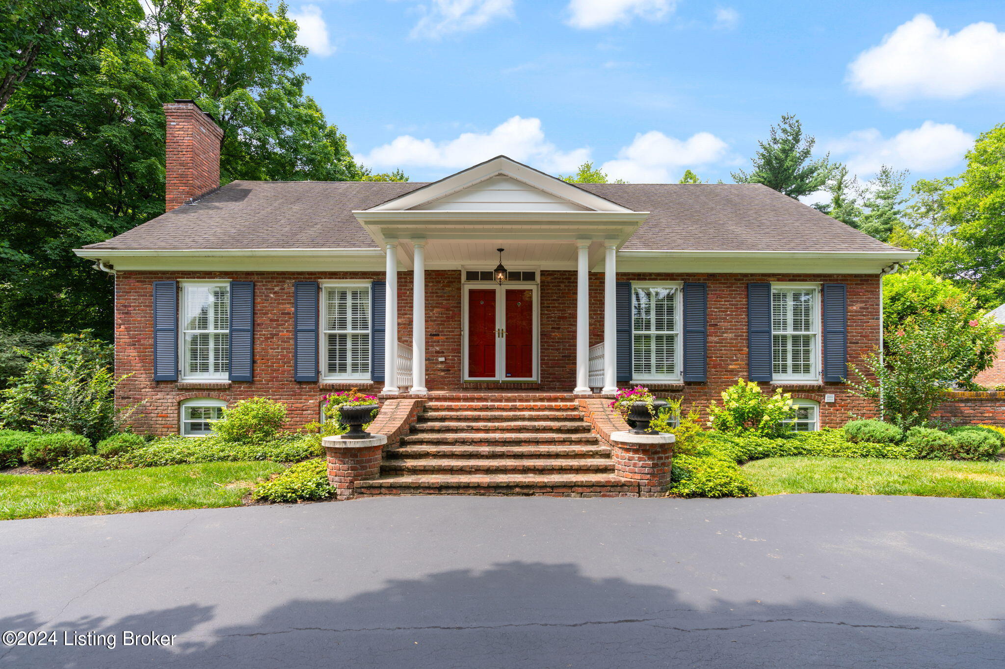 1702 Spruce Ln