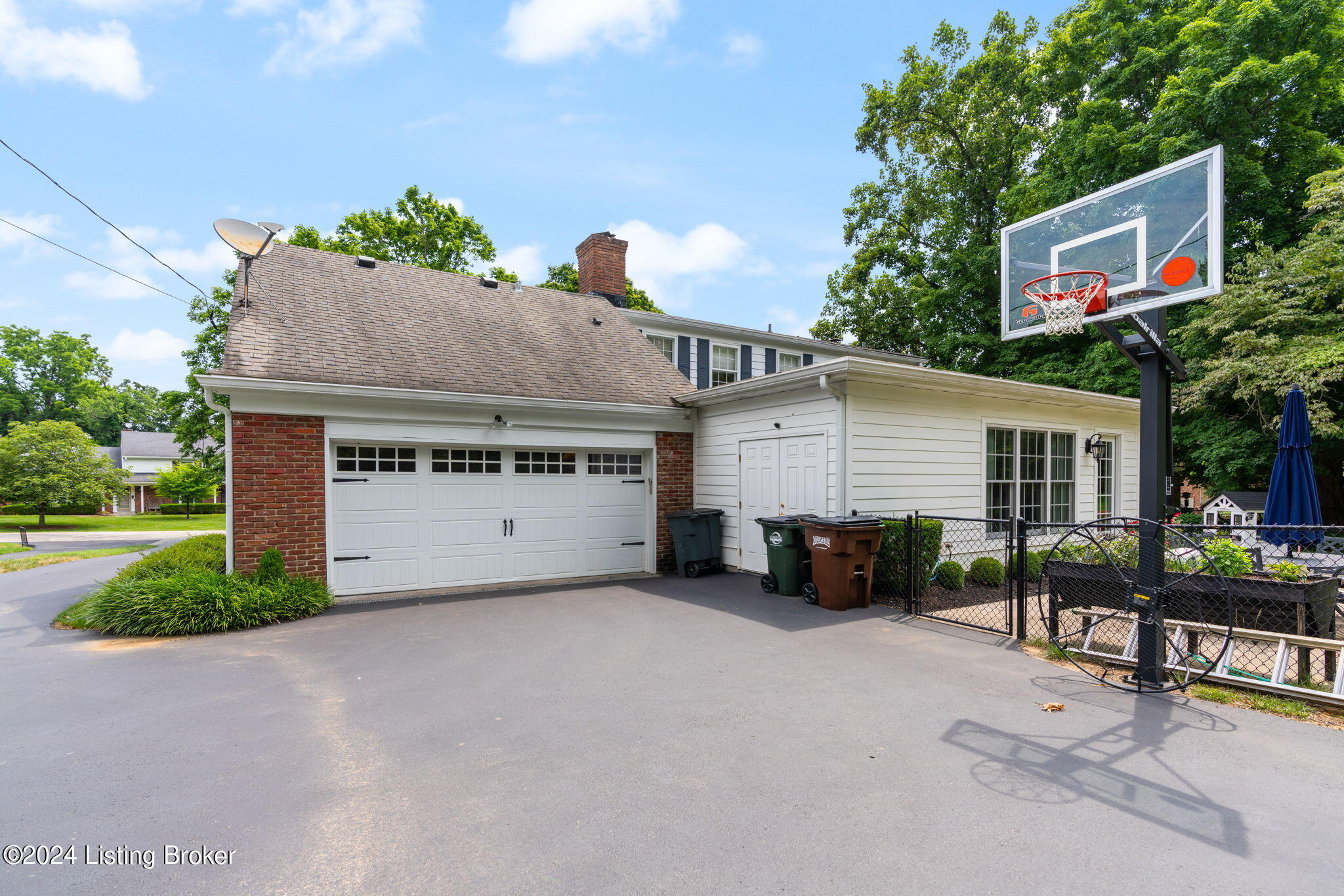 1702 Spruce Ln