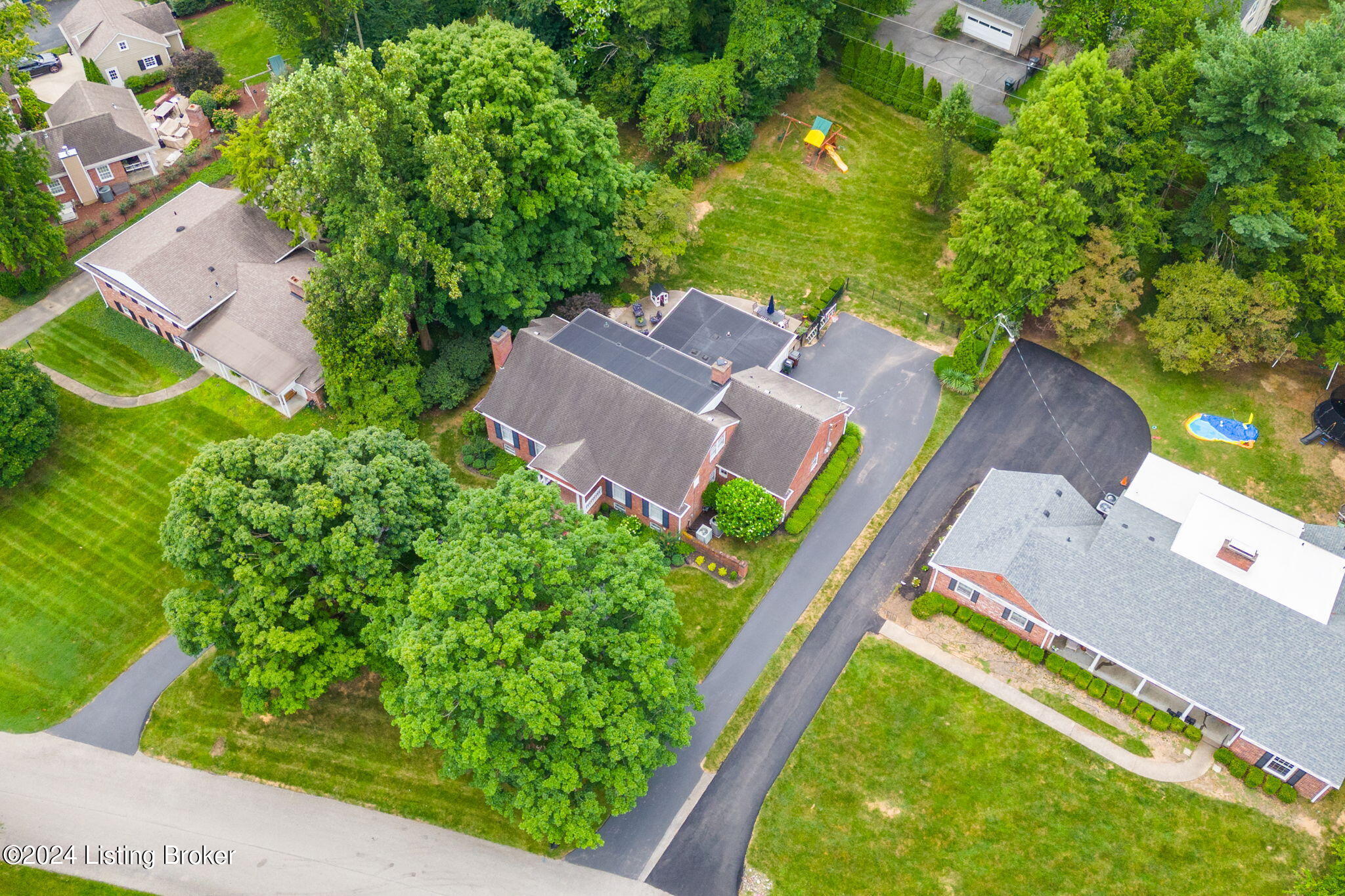 1702 Spruce Ln