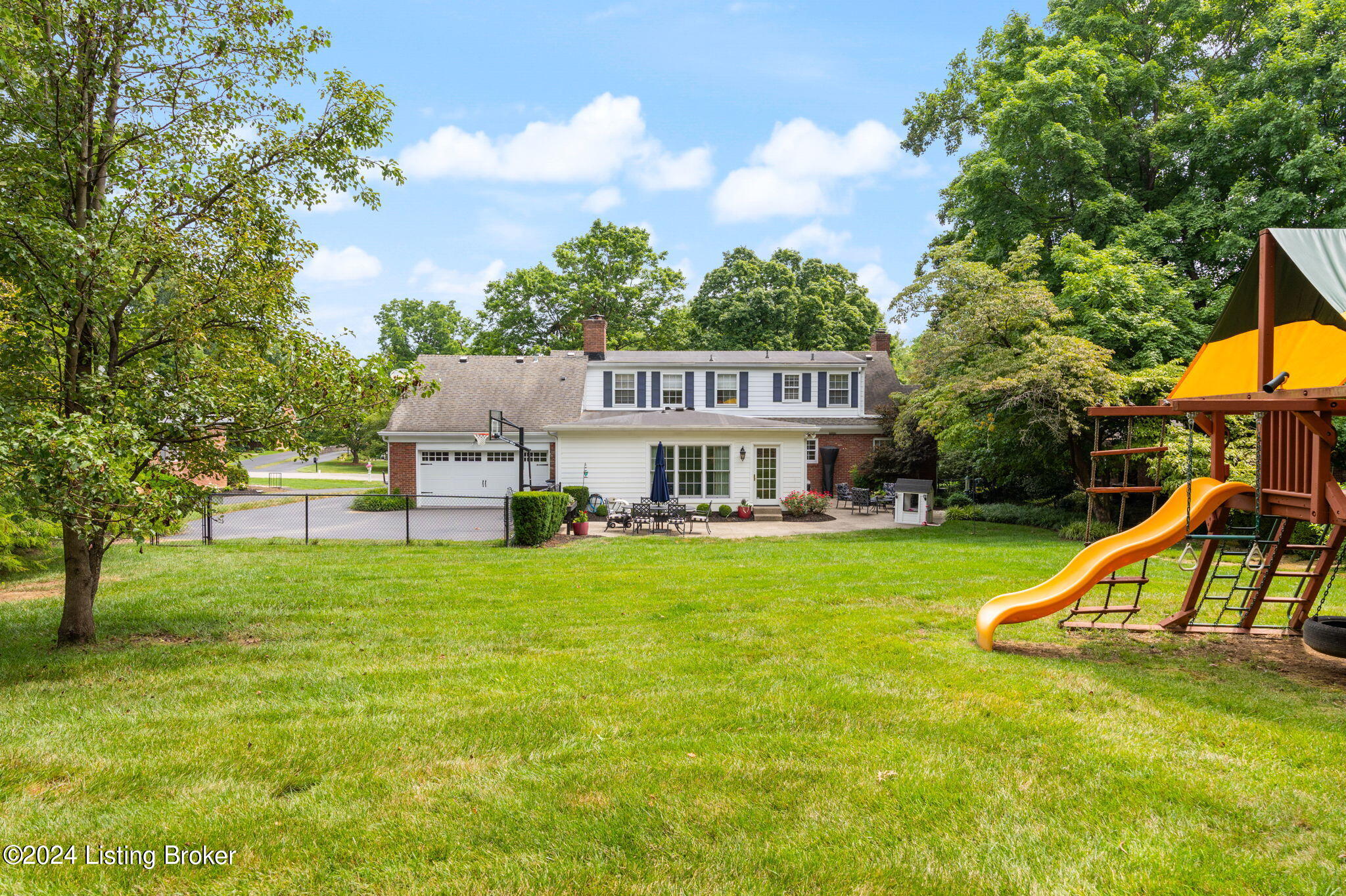 1702 Spruce Ln