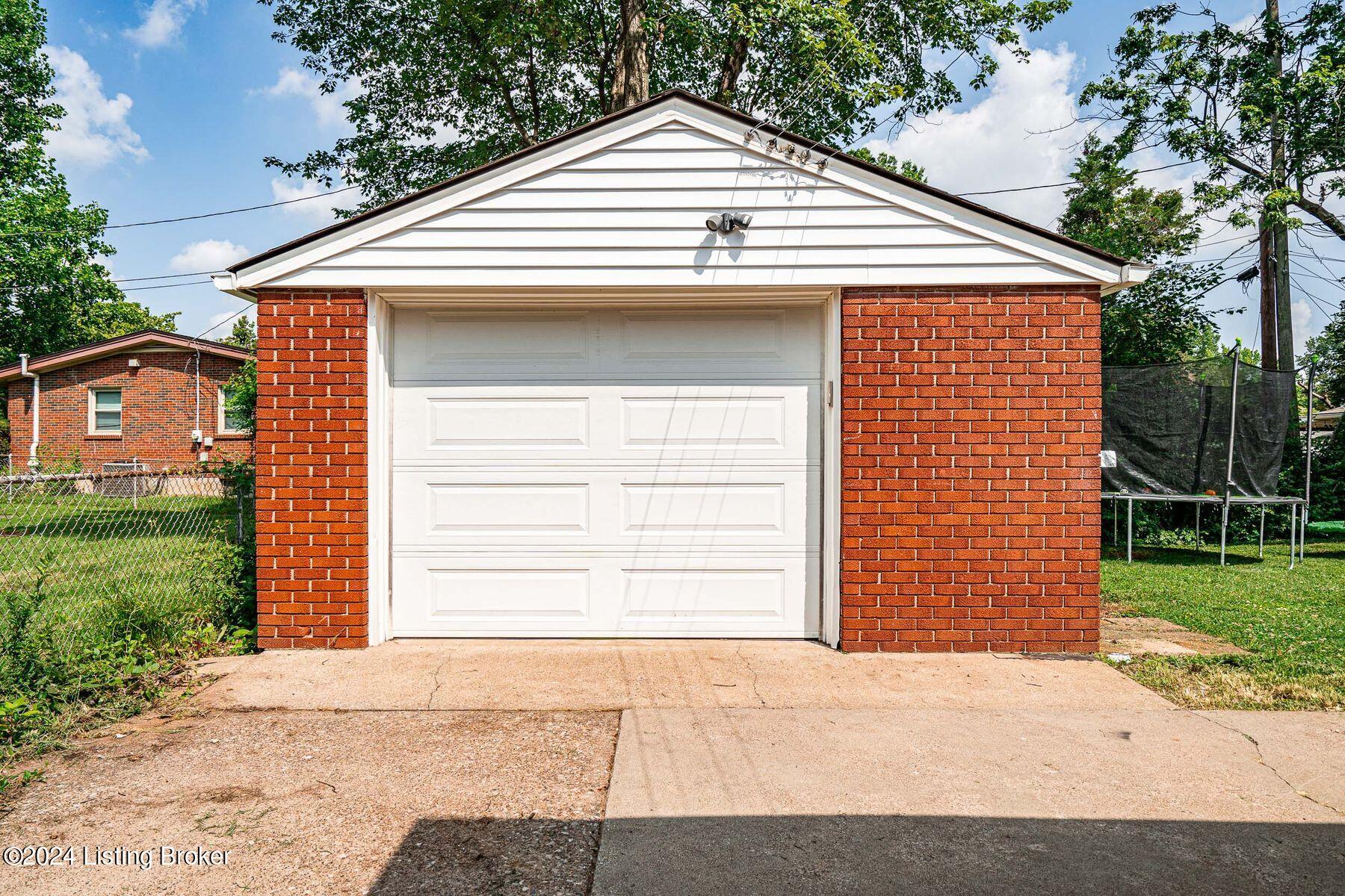3813 Greenwich Rd