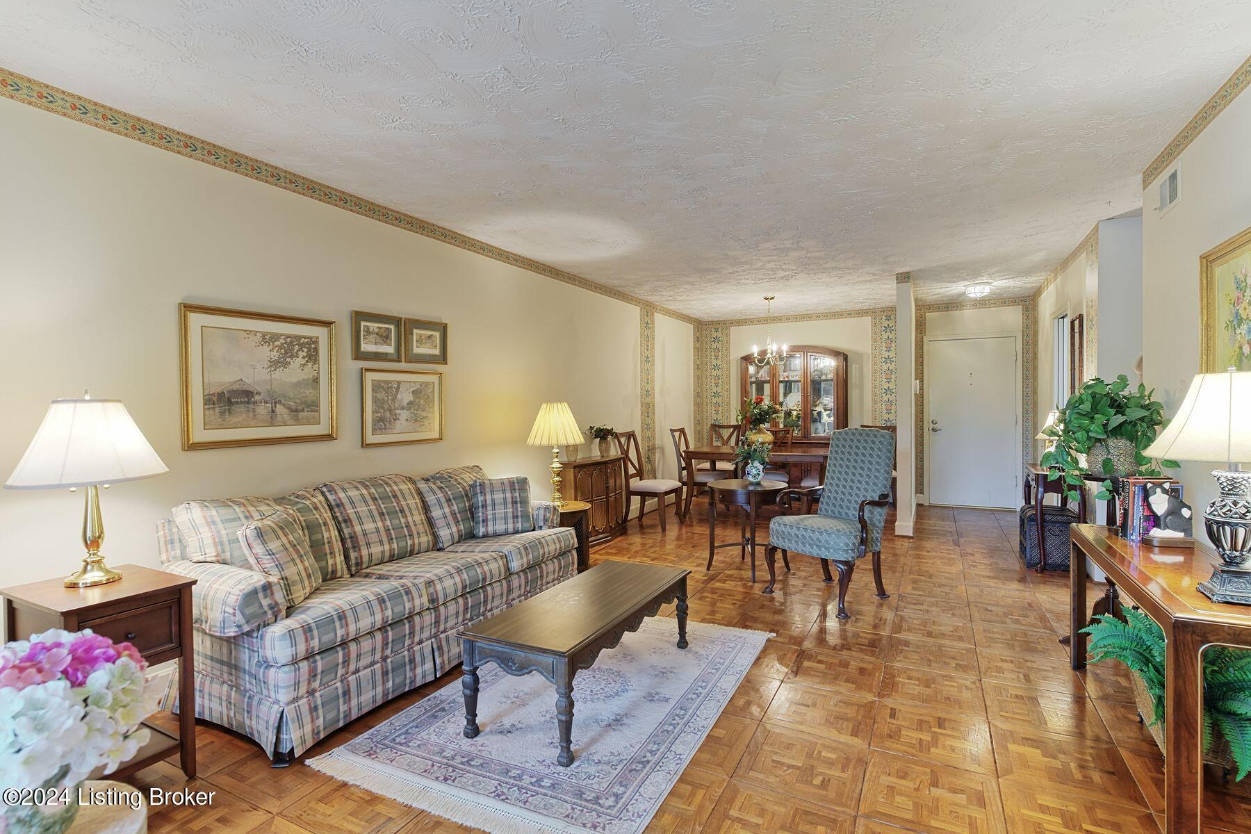 5800 Coach Gate Wynde, 270A