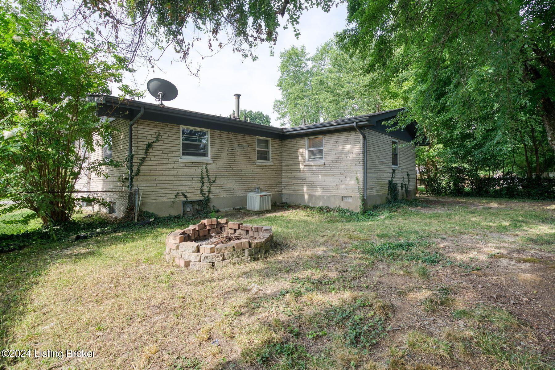 8906 Mahoney Dr