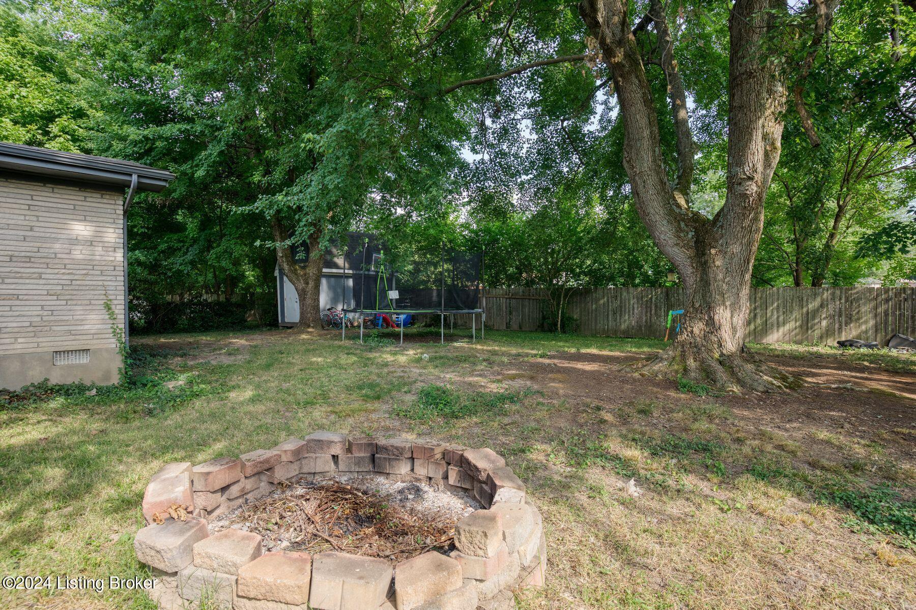 8906 Mahoney Dr