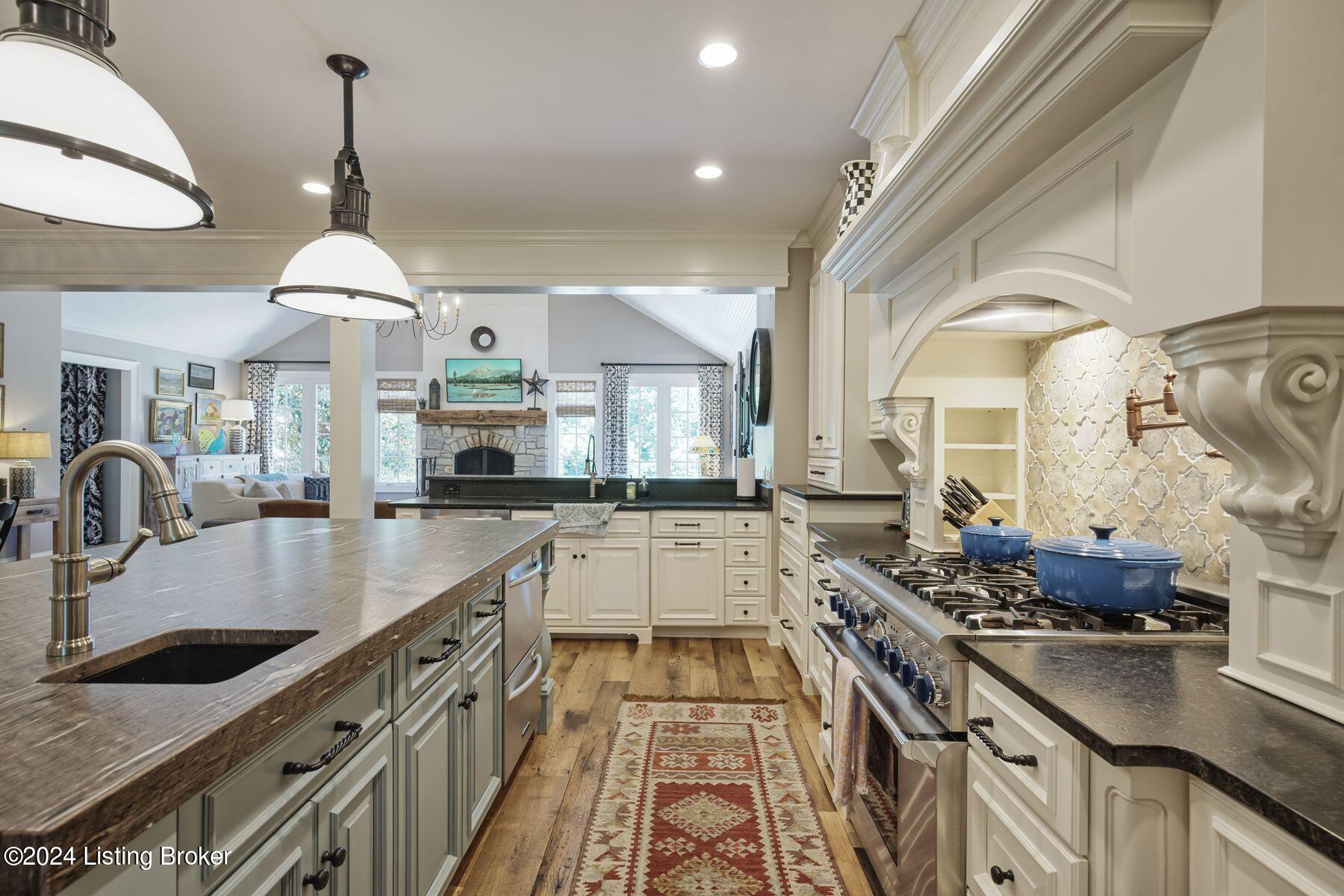 2301 Homewood Dr