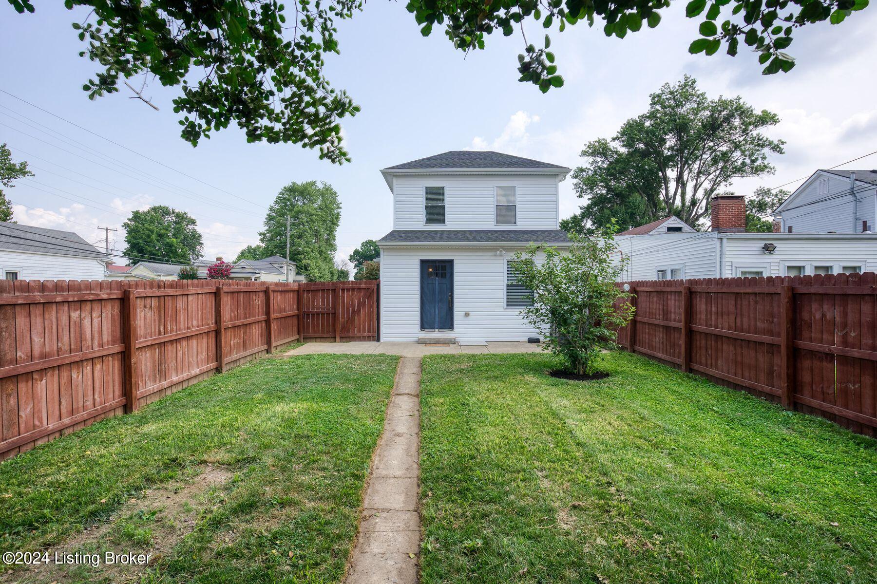1100 Charles St