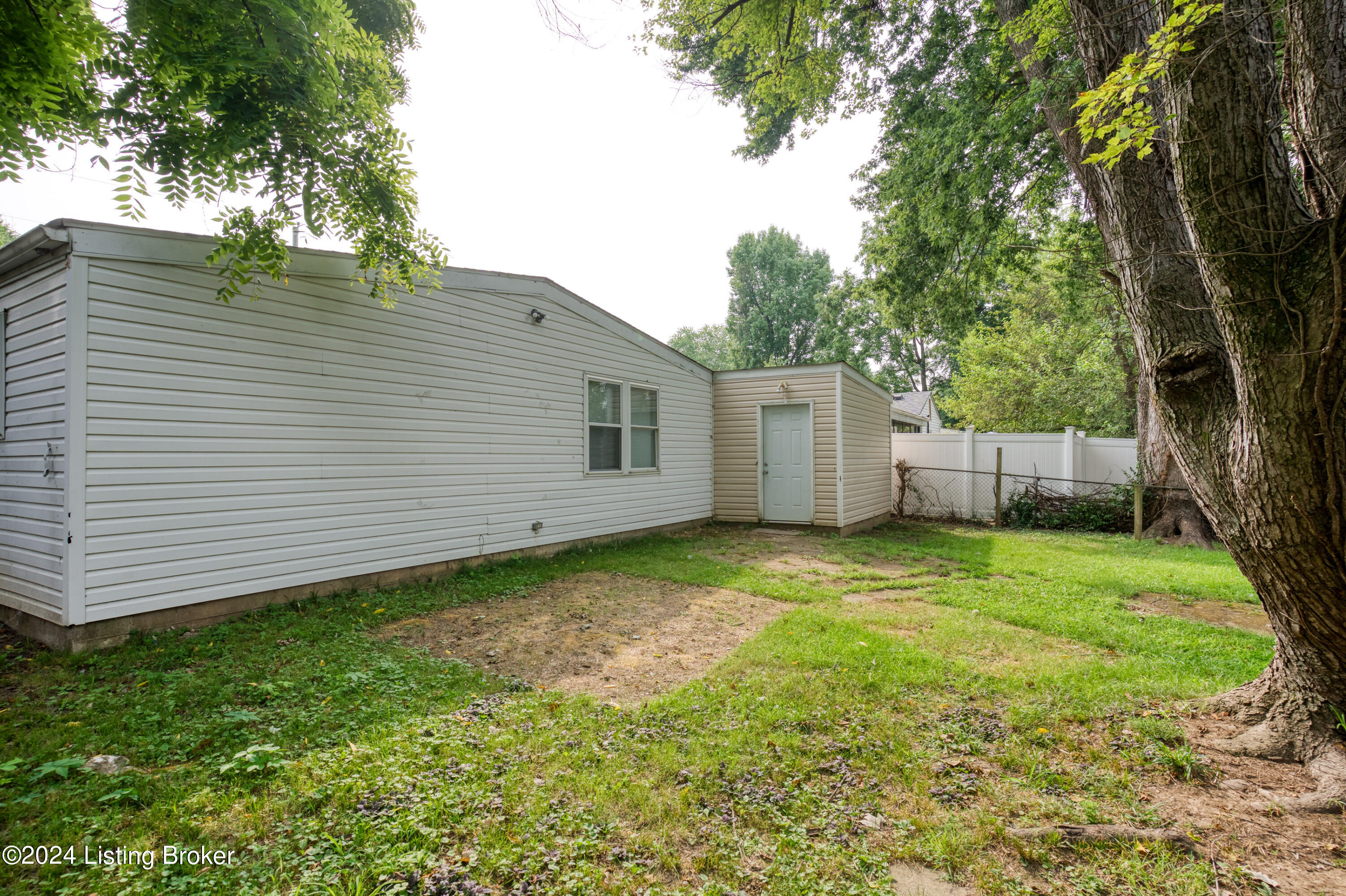 5208 Cedrus Cir