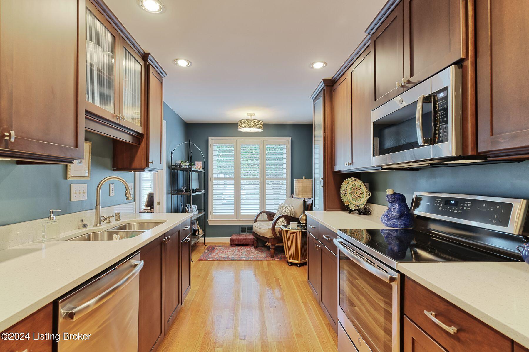 2637 Seminary Dr