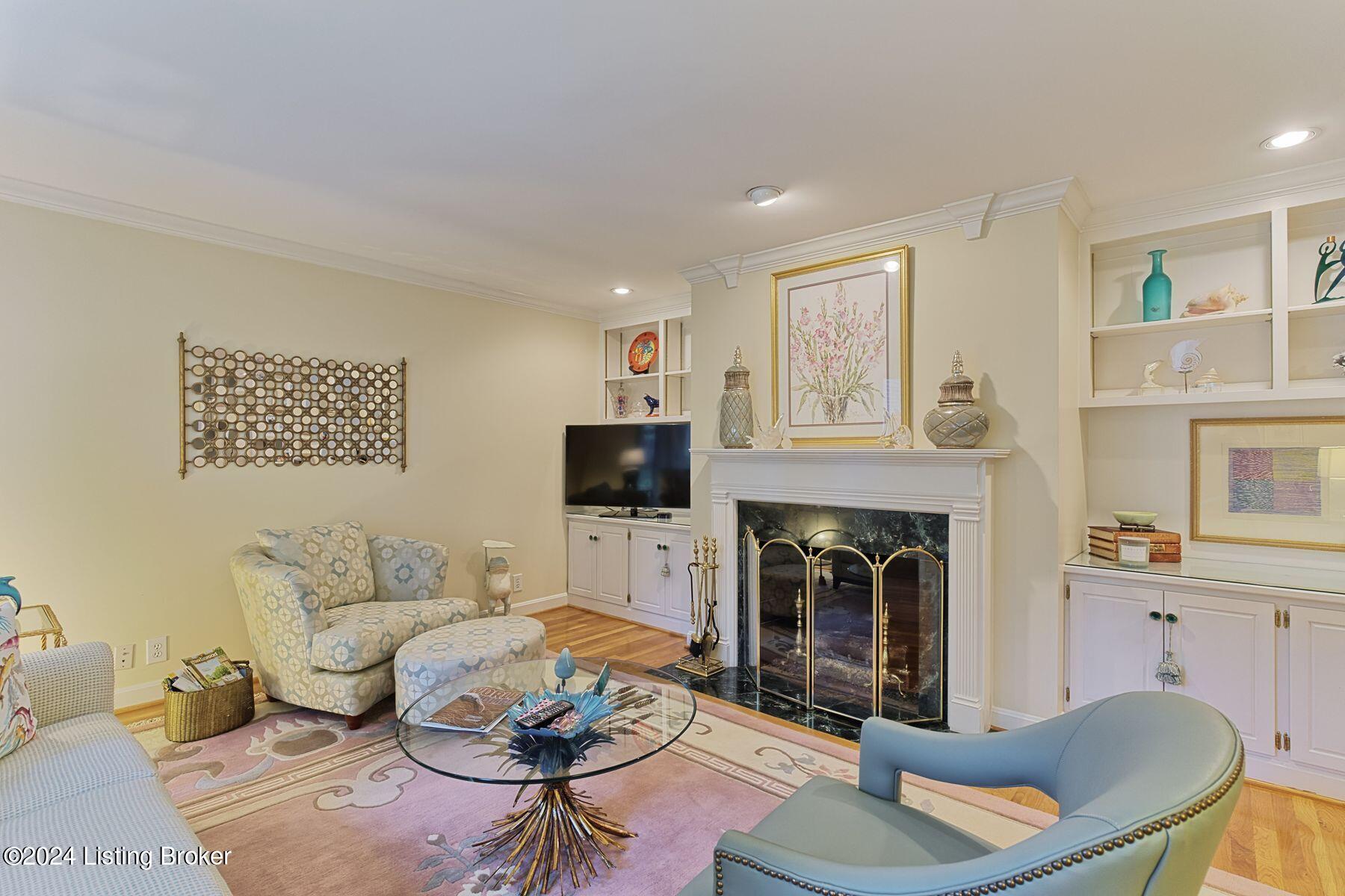 2637 Seminary Dr