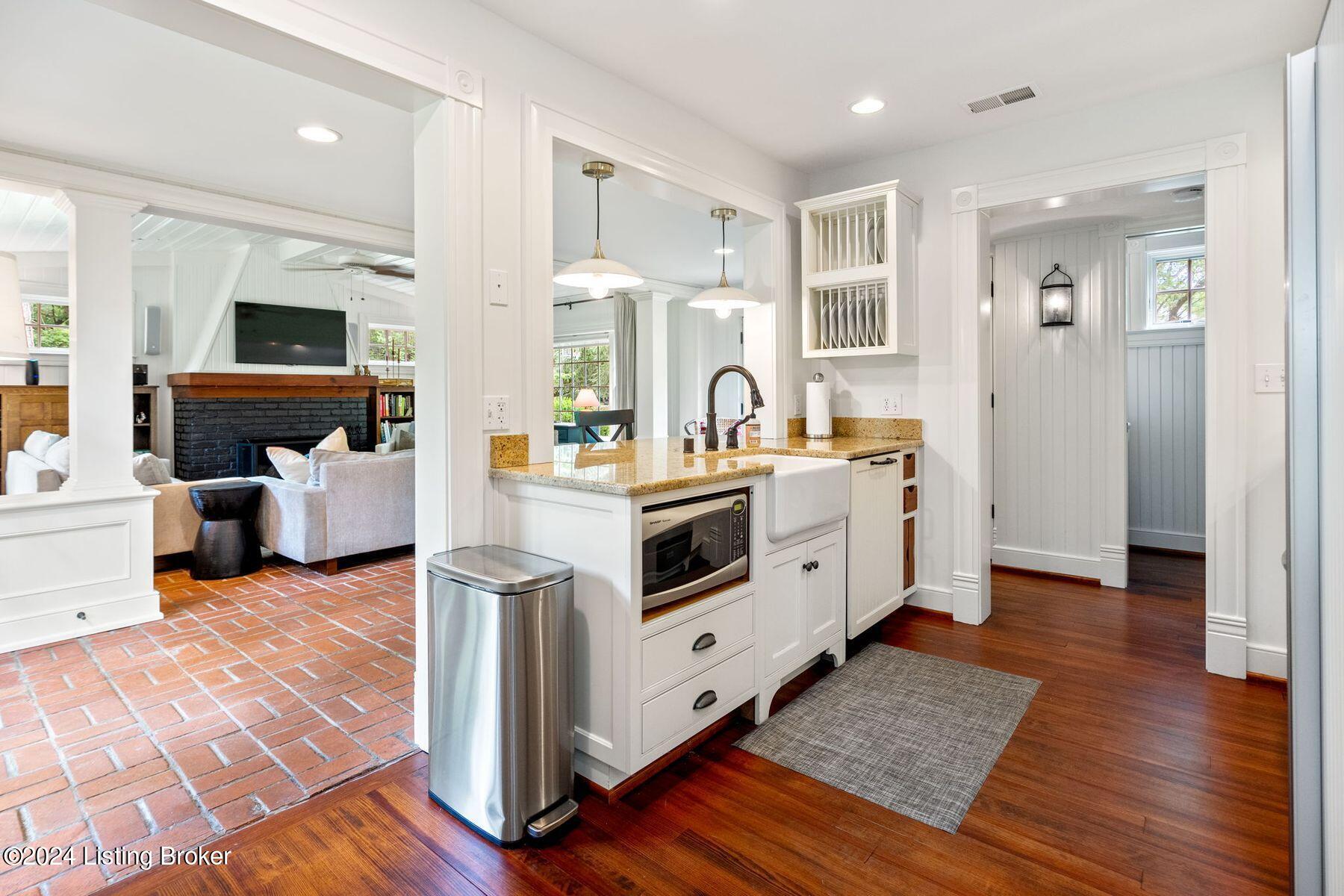 1307 Glenbrook Rd
