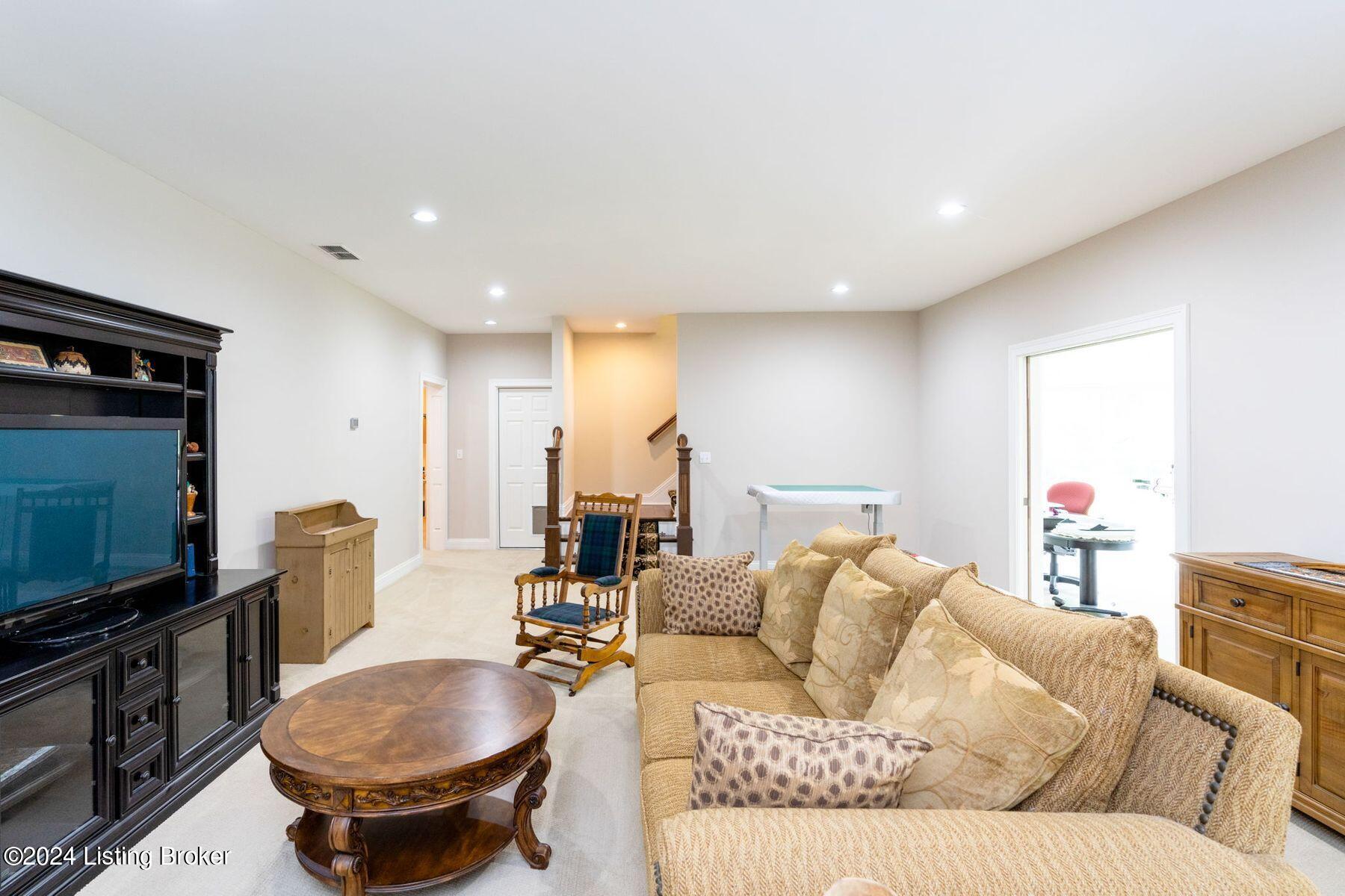 1006 Yellow Poplar Dr