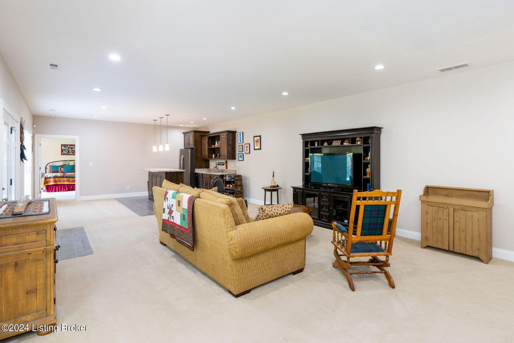 1006 Yellow Poplar Dr