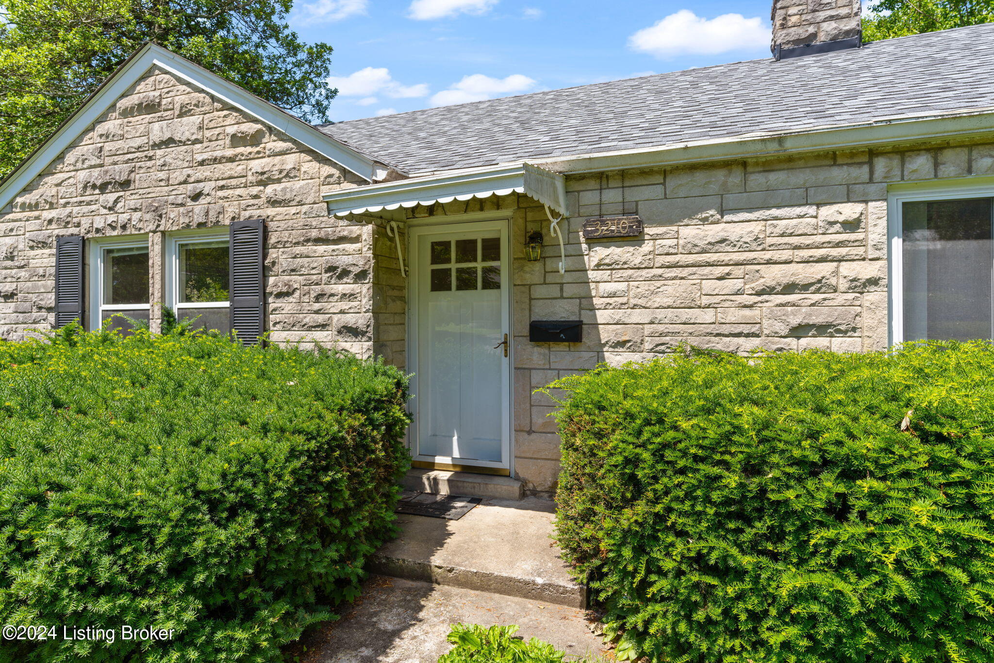 3210 Maple Rd