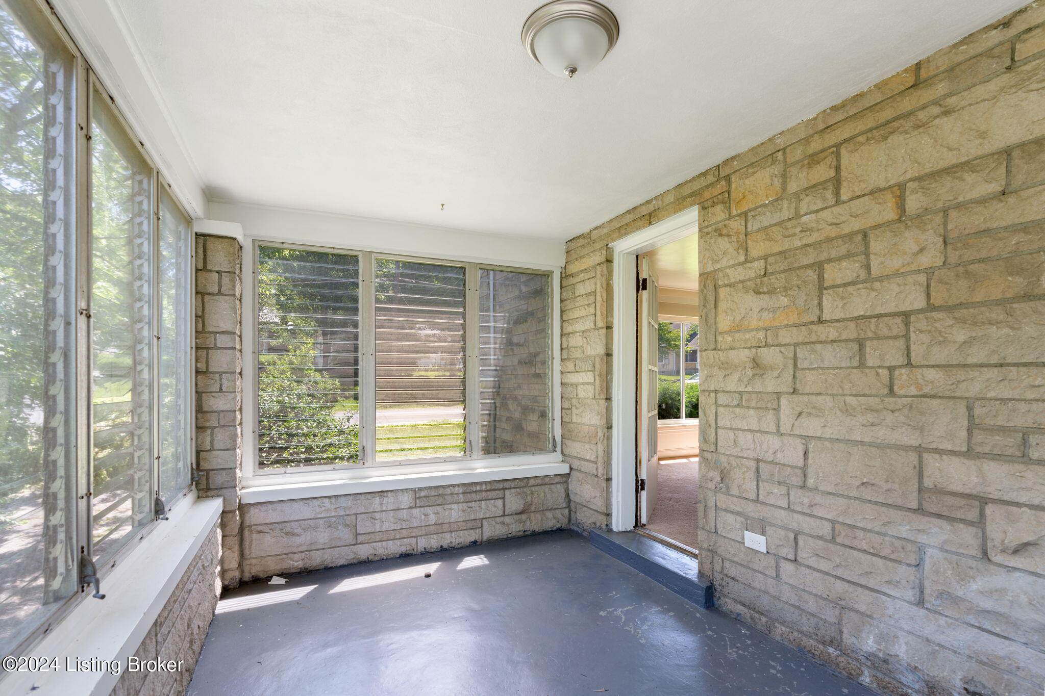 3210 Maple Rd
