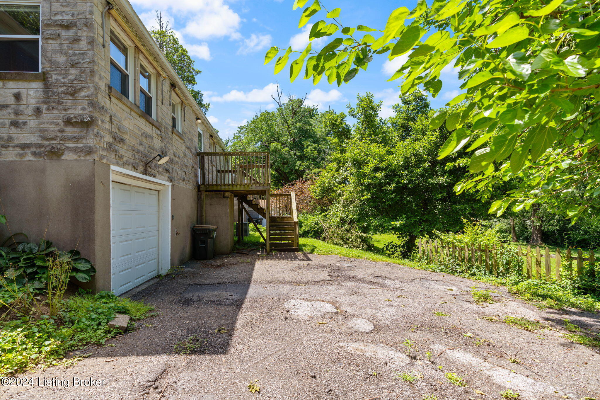 3210 Maple Rd