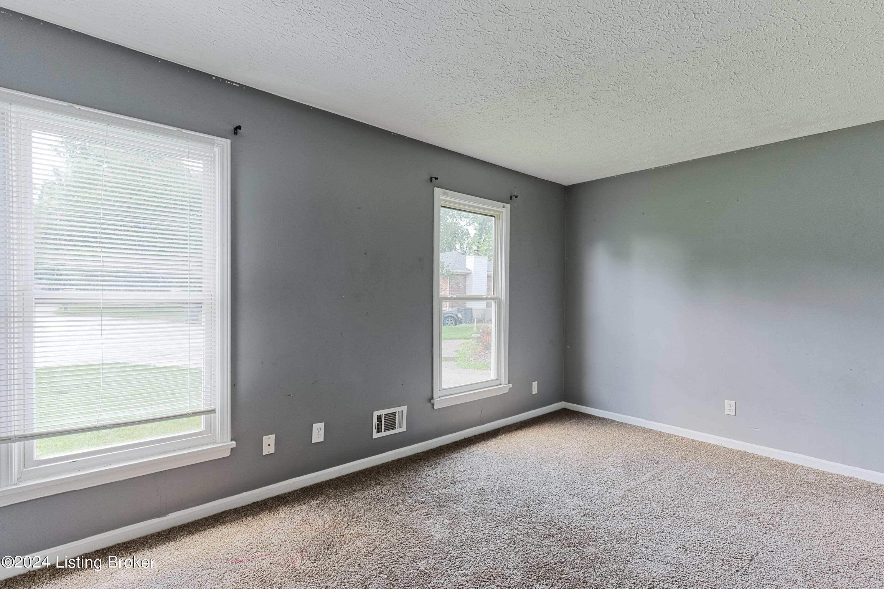 8207 Chickering Way