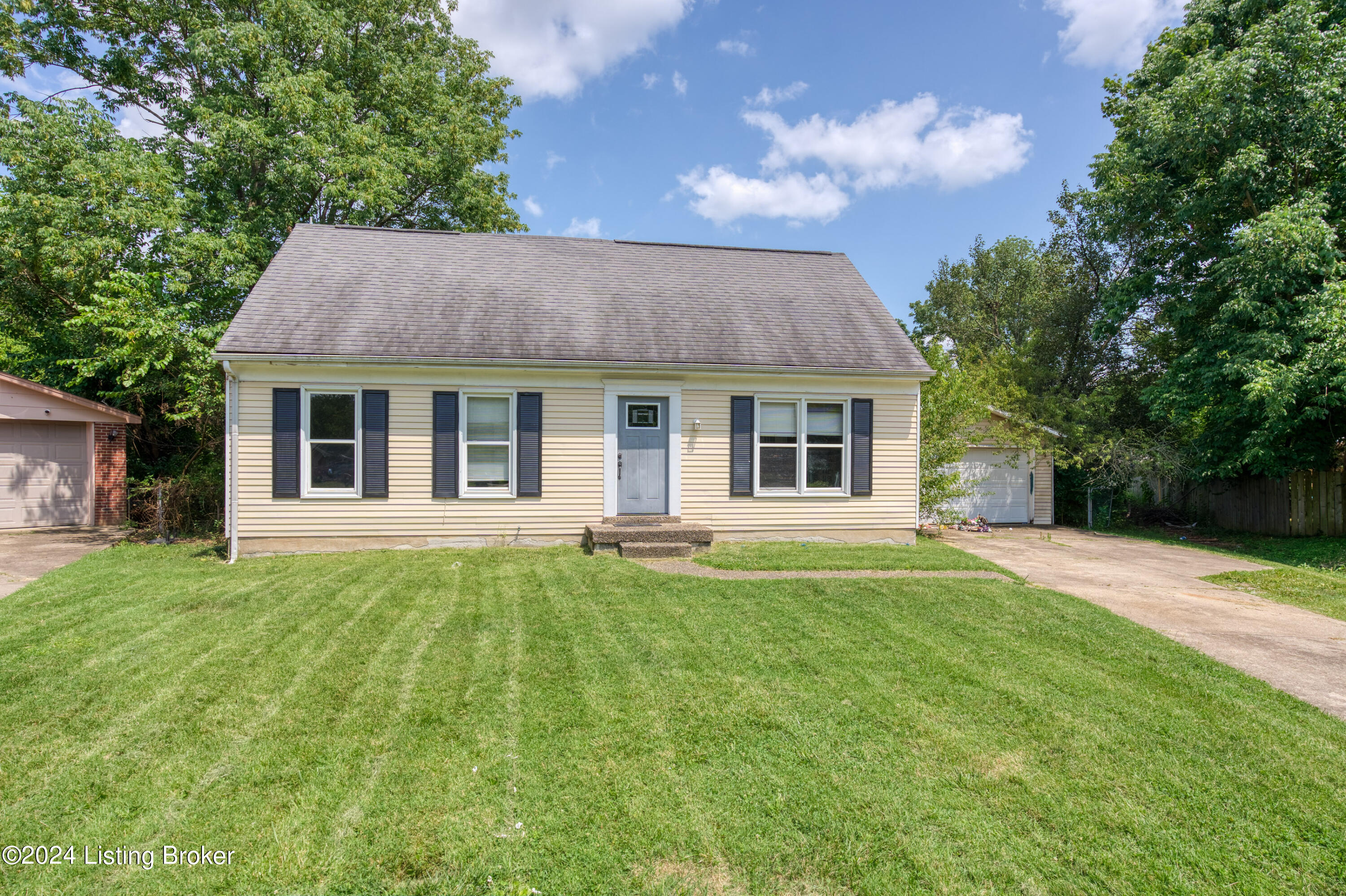 8207 Chickering Way