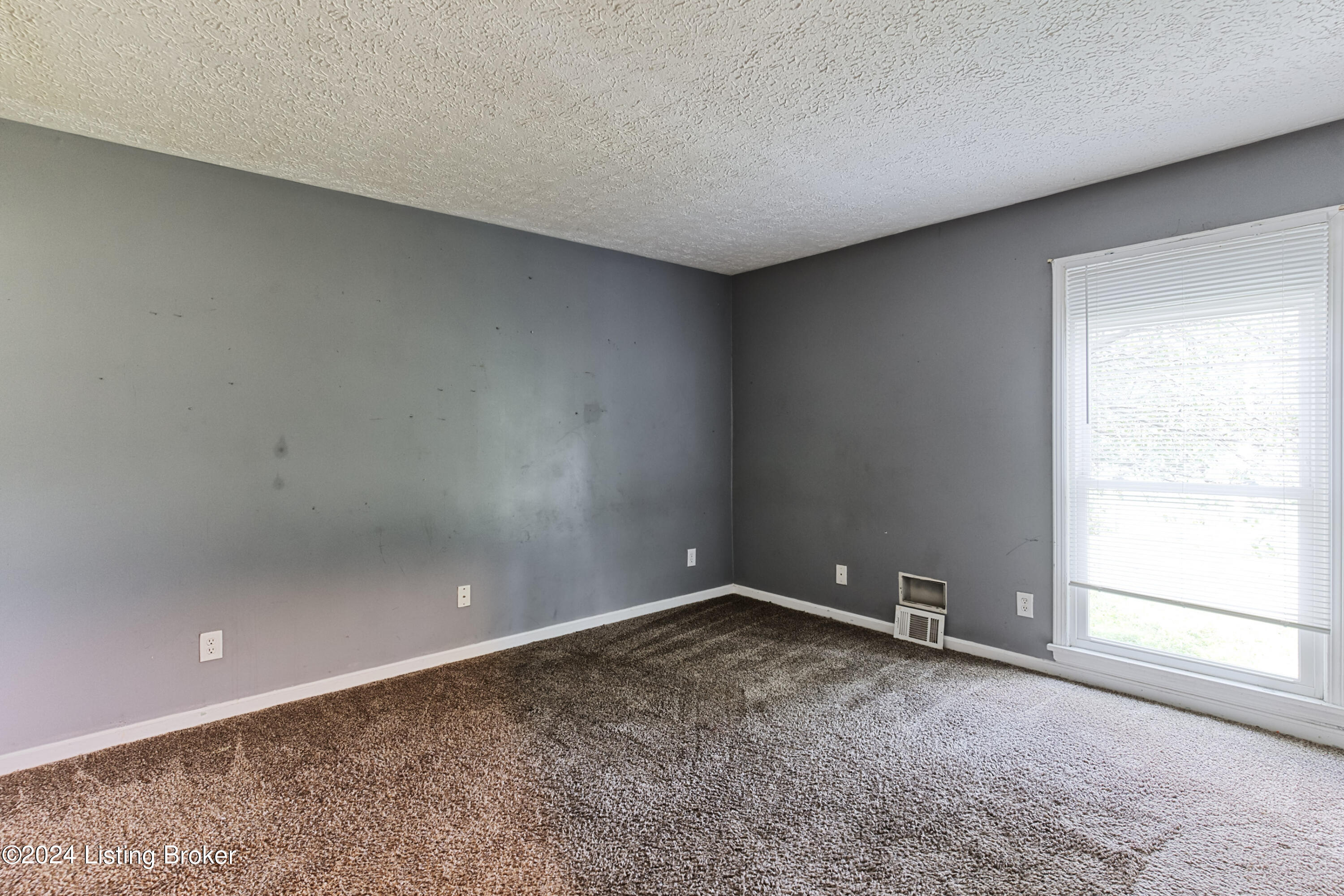 8207 Chickering Way
