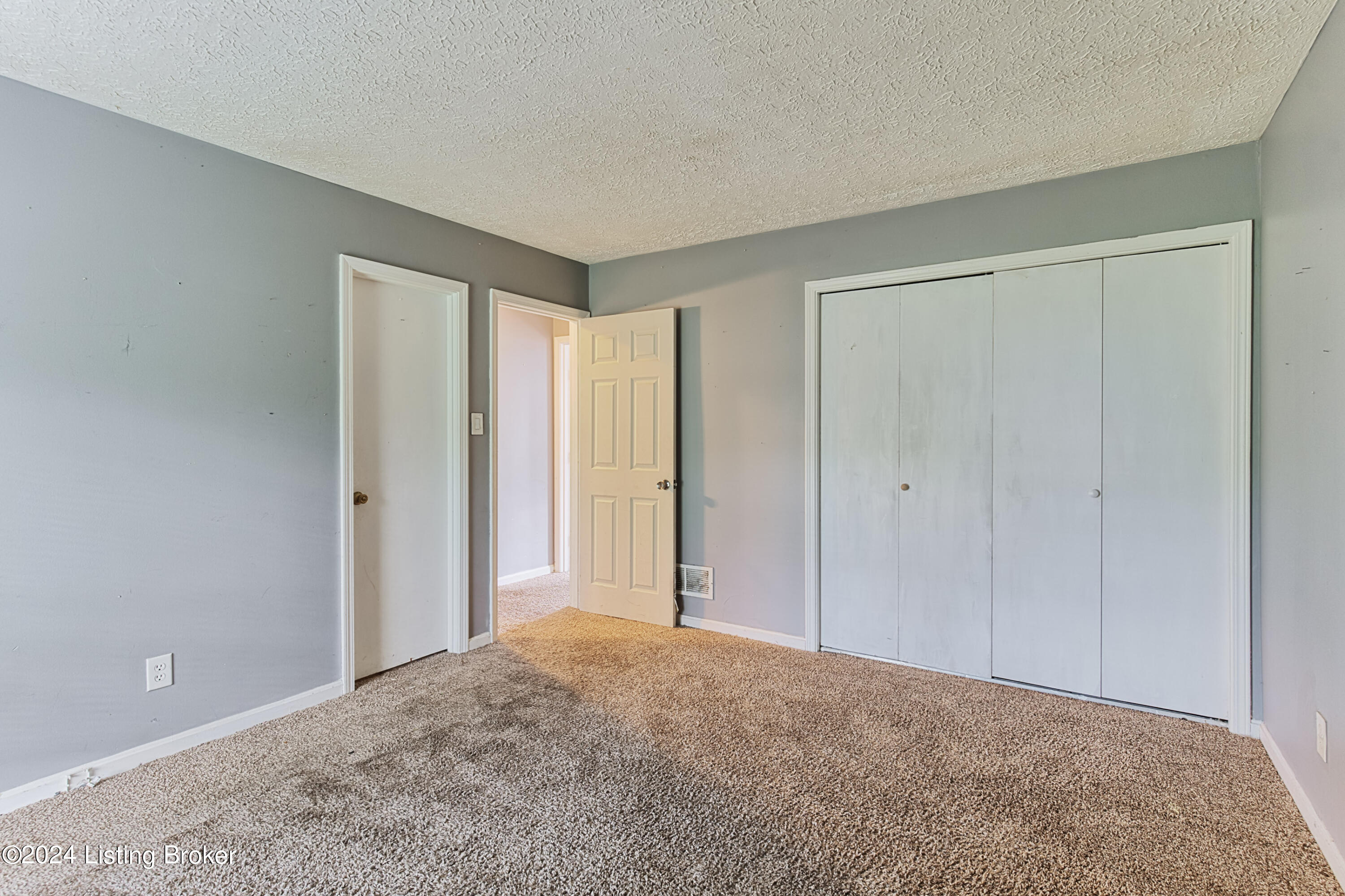 8207 Chickering Way