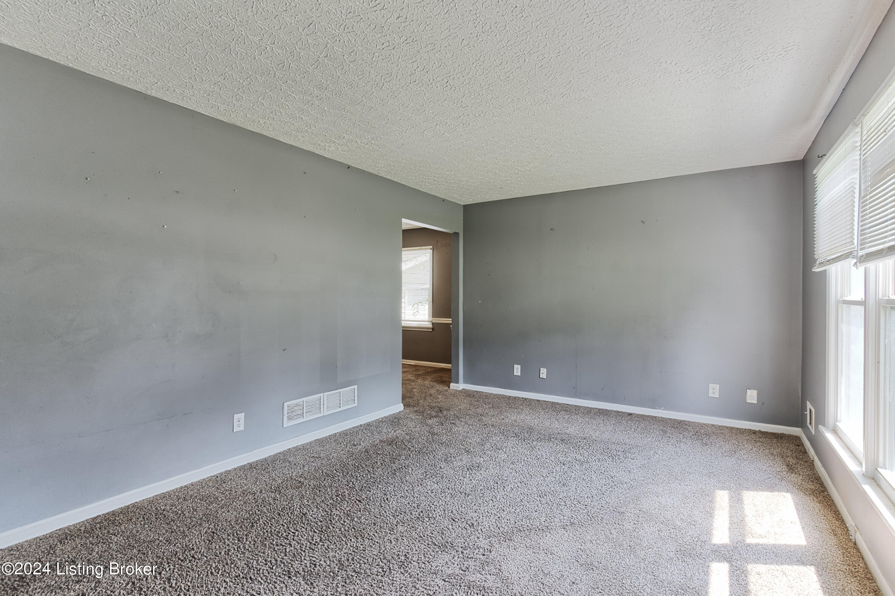 8207 Chickering Way