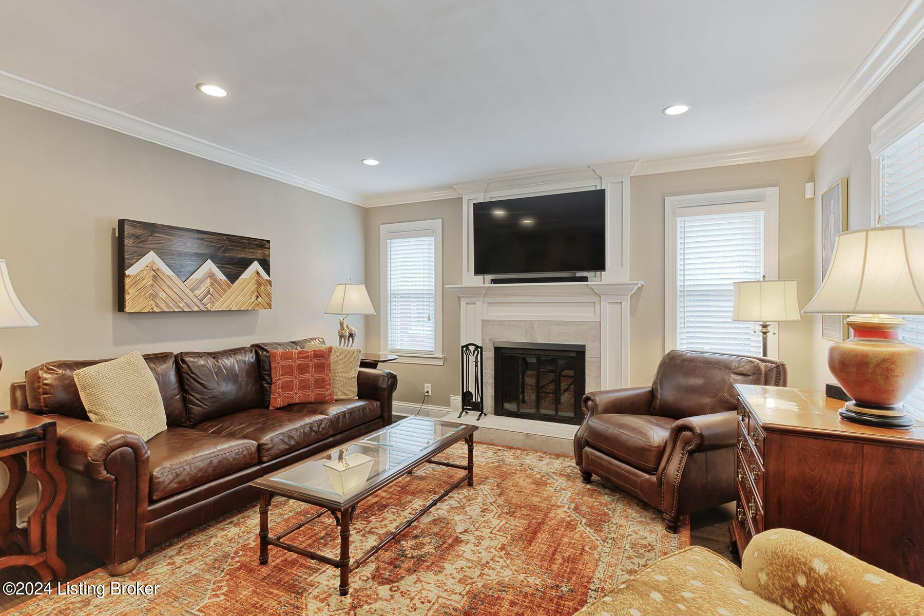 411 Iola Rd