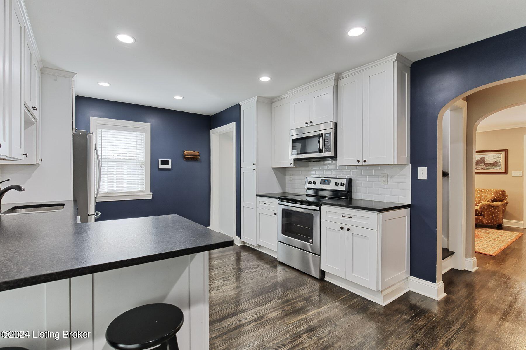 411 Iola Rd