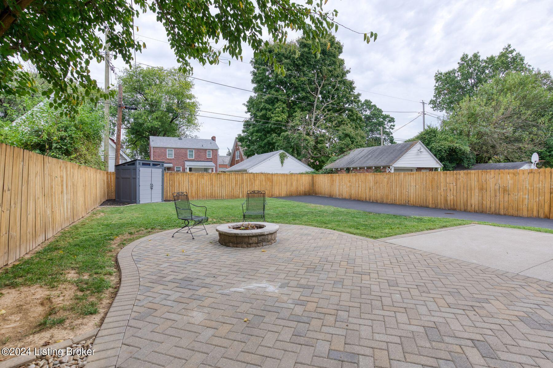 411 Iola Rd