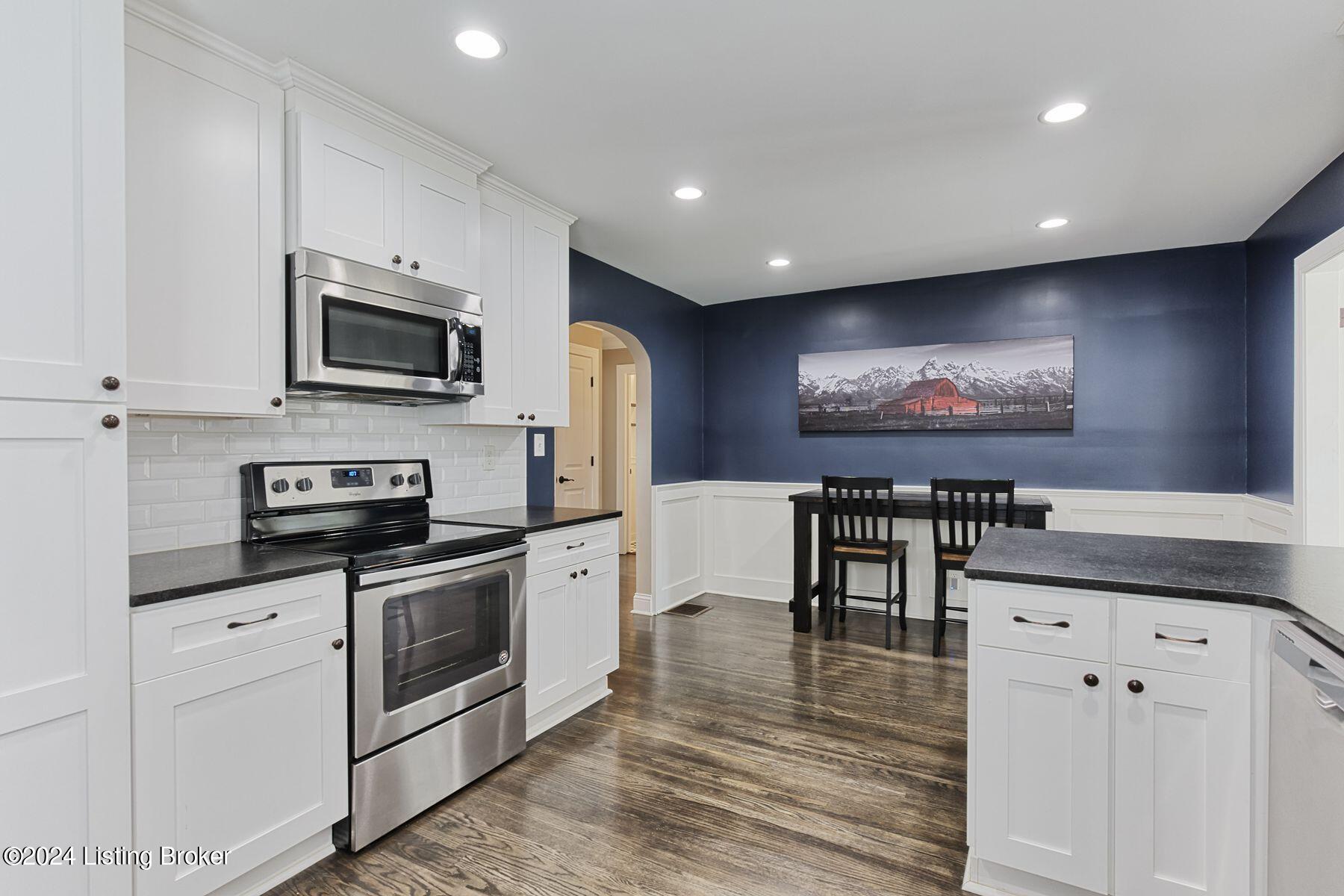 411 Iola Rd