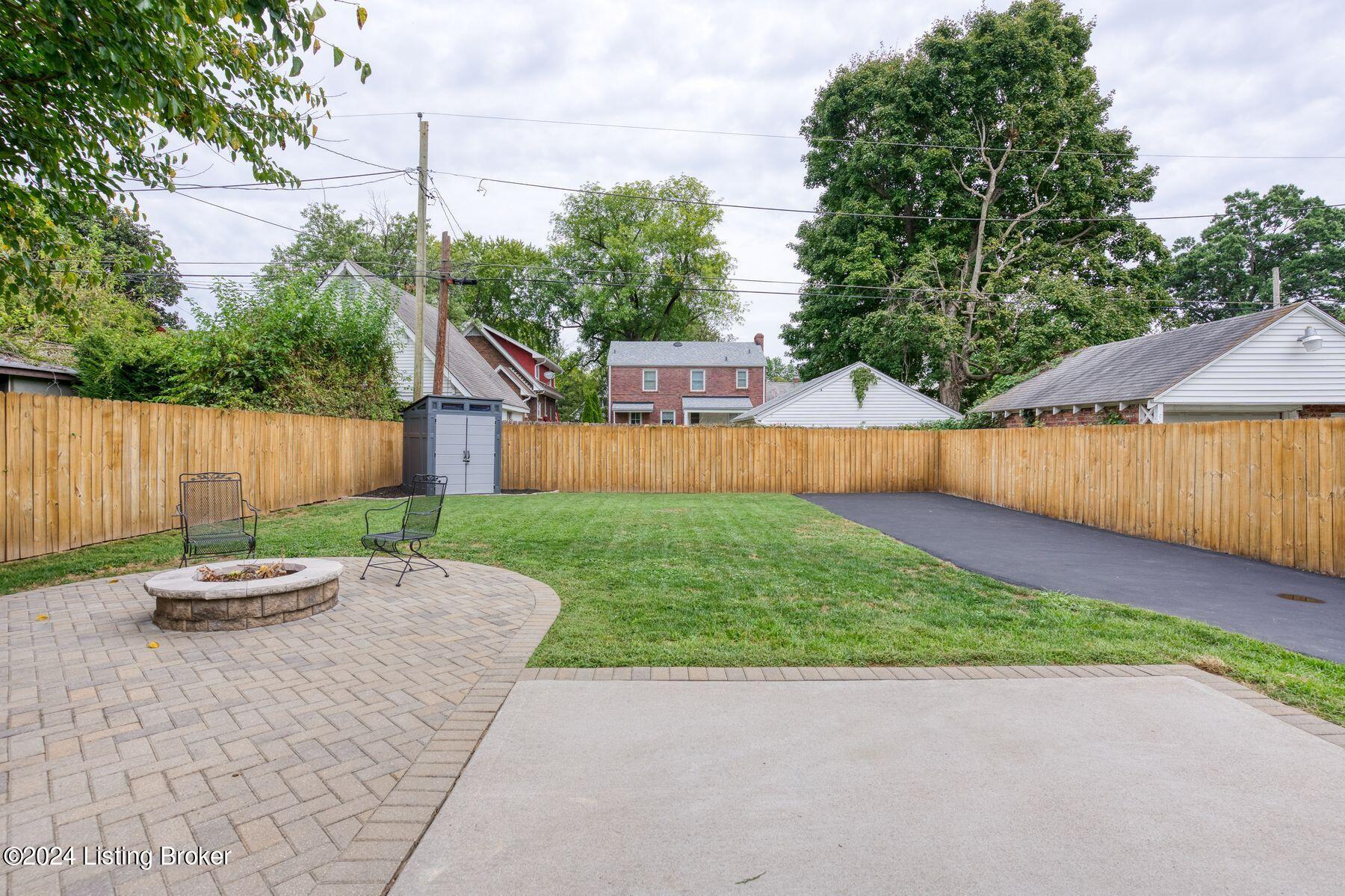 411 Iola Rd