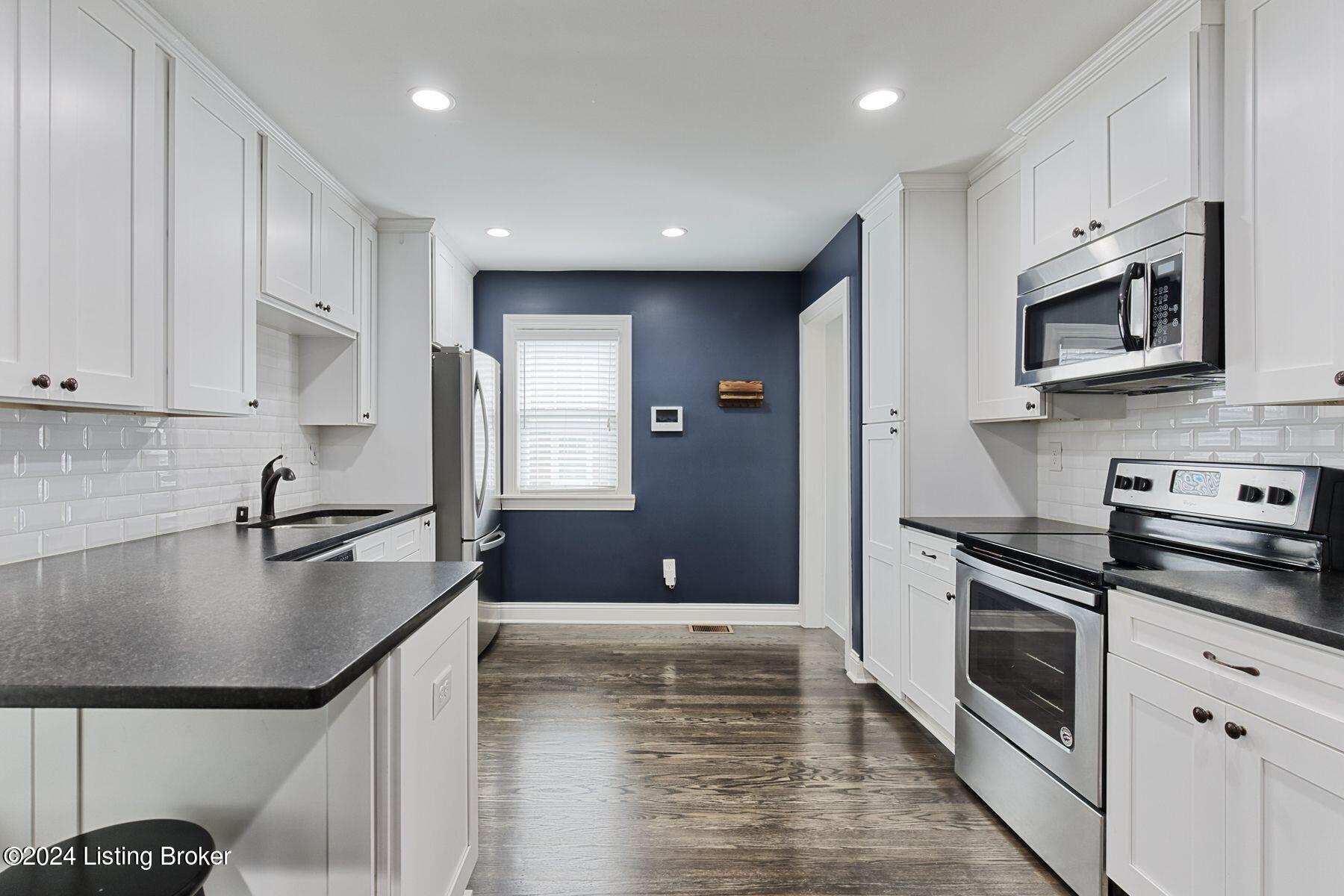 411 Iola Rd