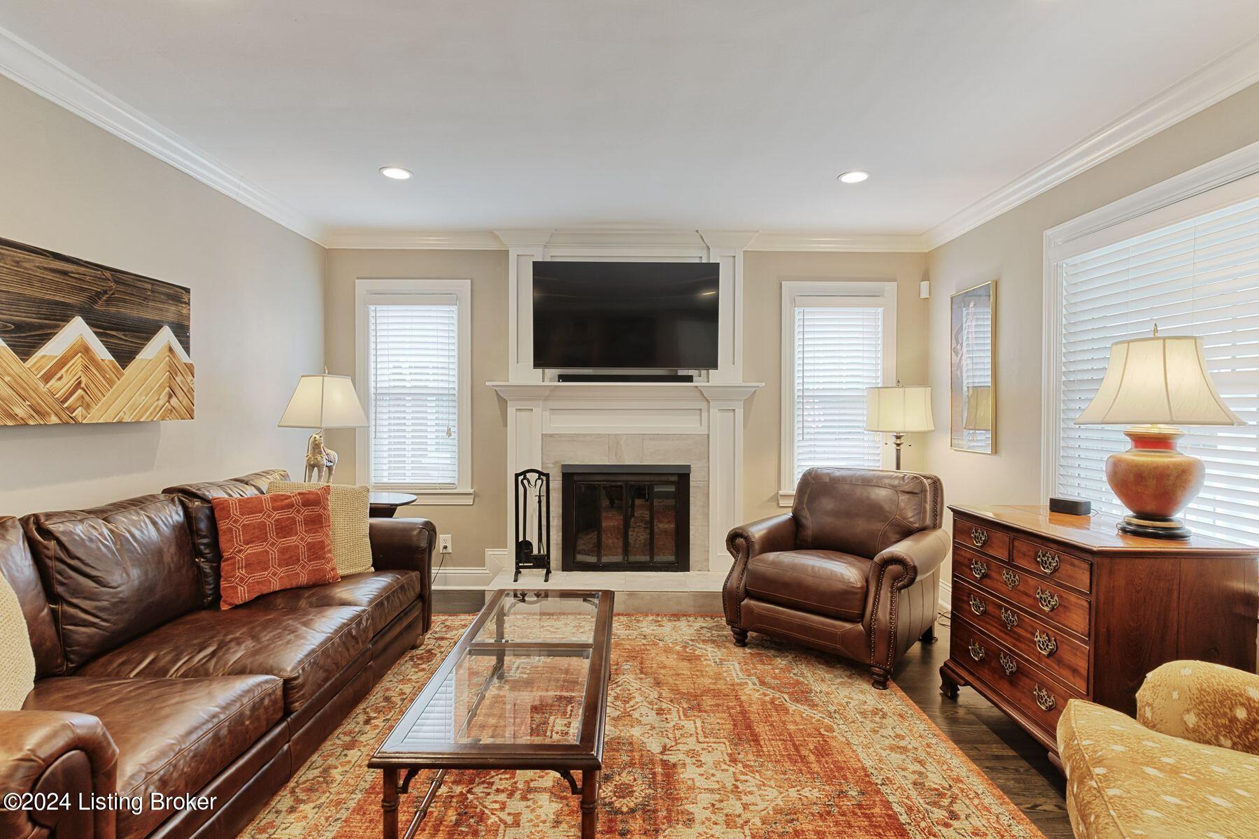 411 Iola Rd