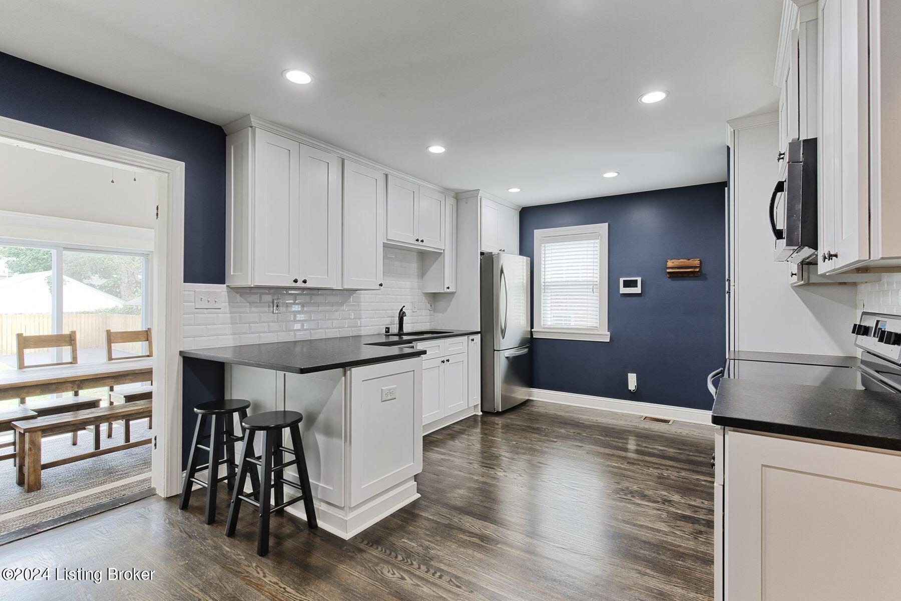 411 Iola Rd