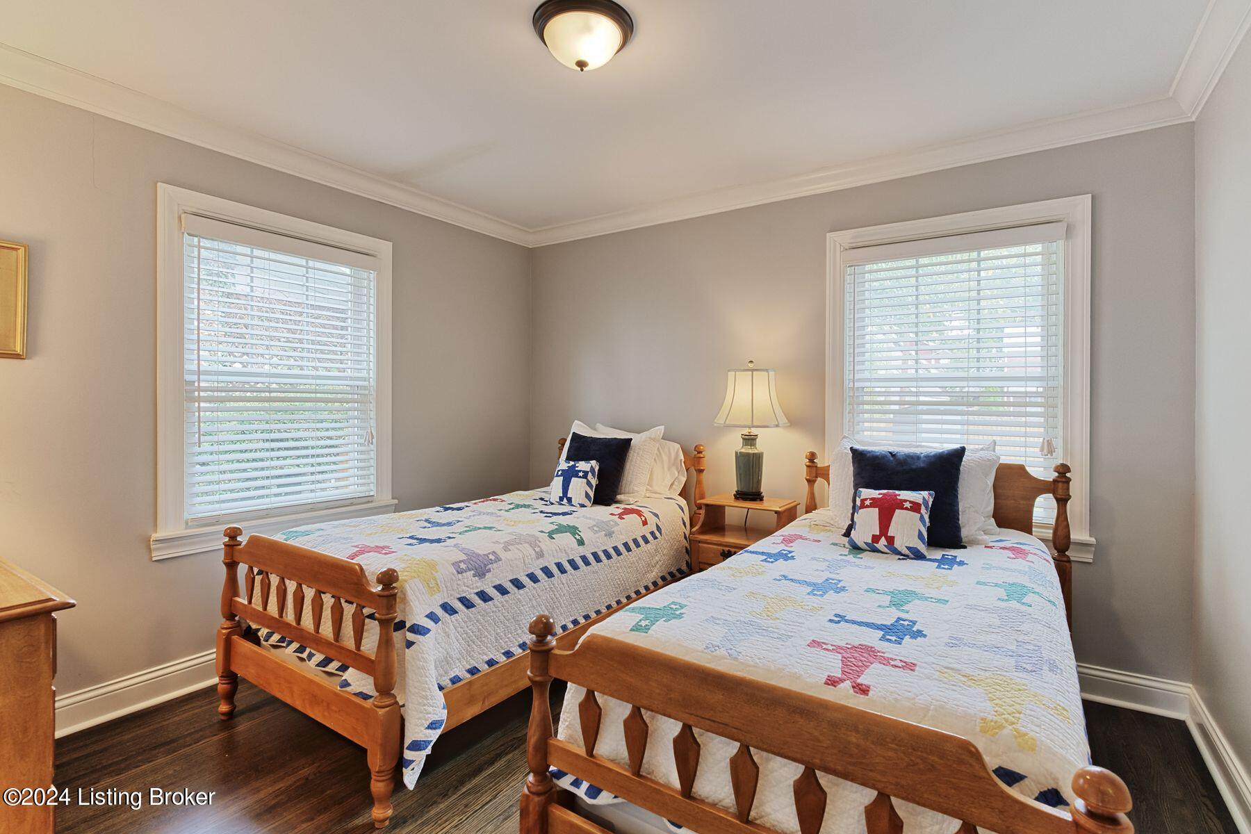 411 Iola Rd