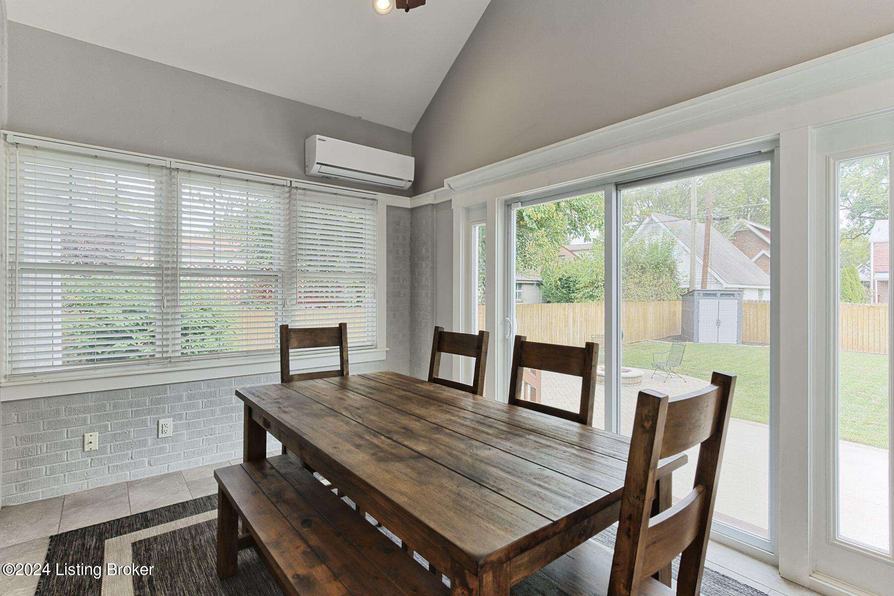 411 Iola Rd