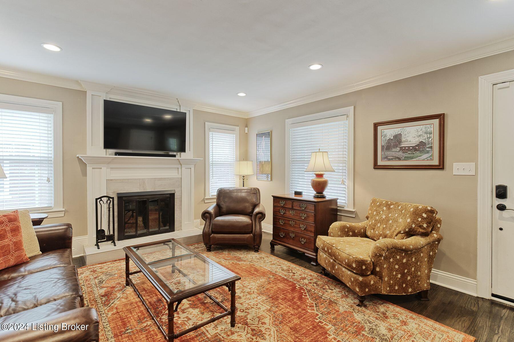 411 Iola Rd