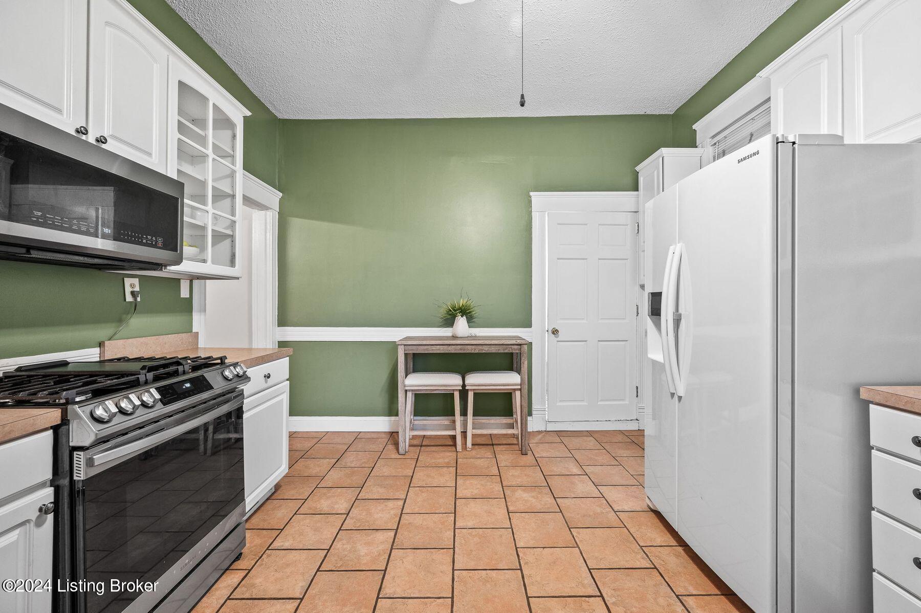 1302 Hepburn Ave