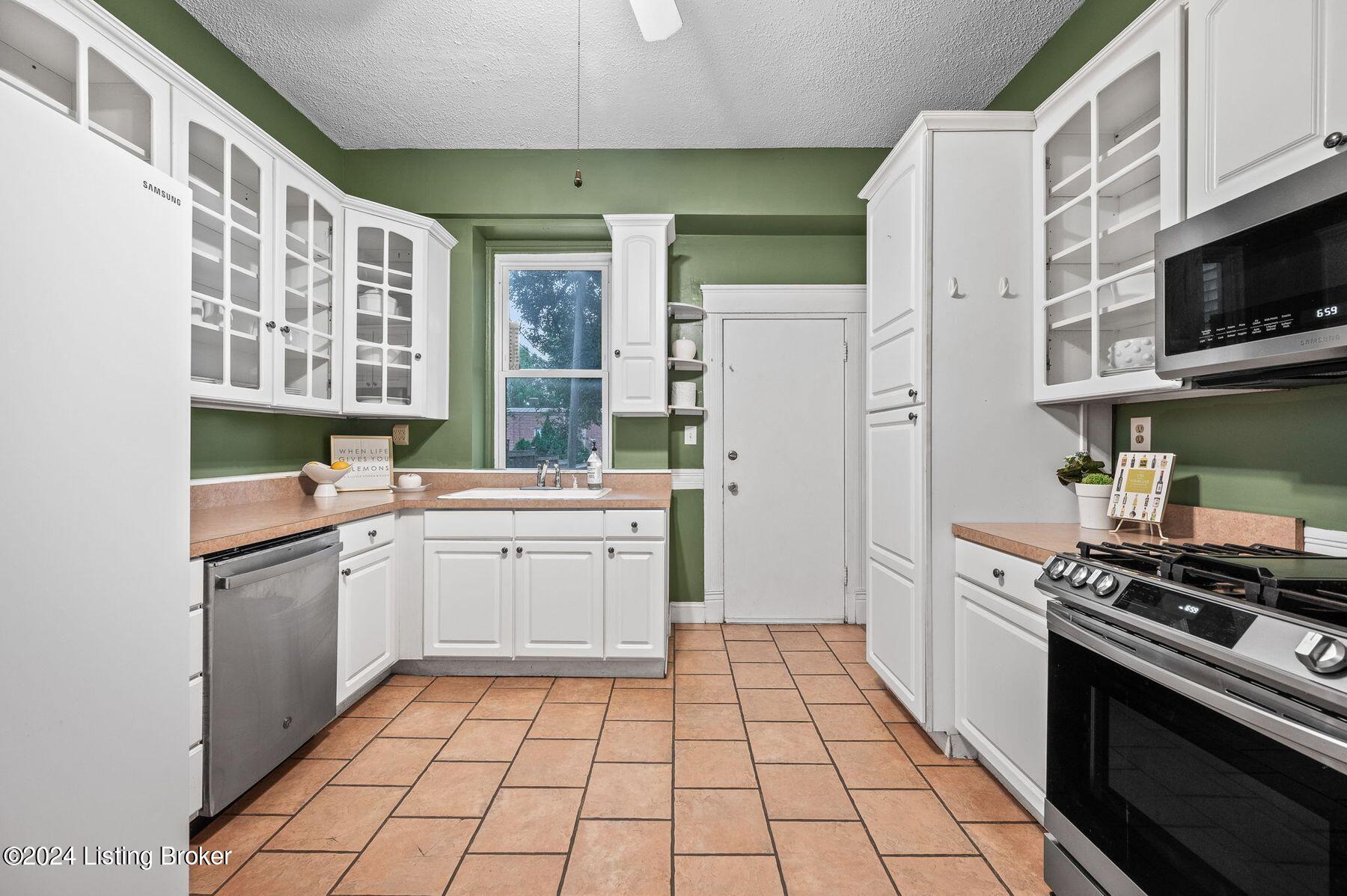 1302 Hepburn Ave