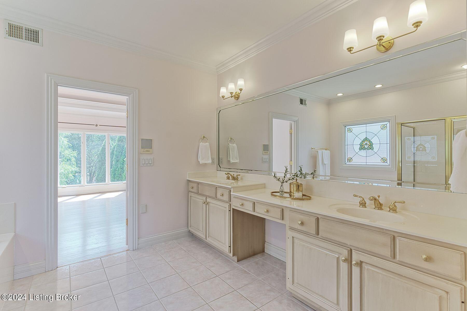 12811 Deercross Dr