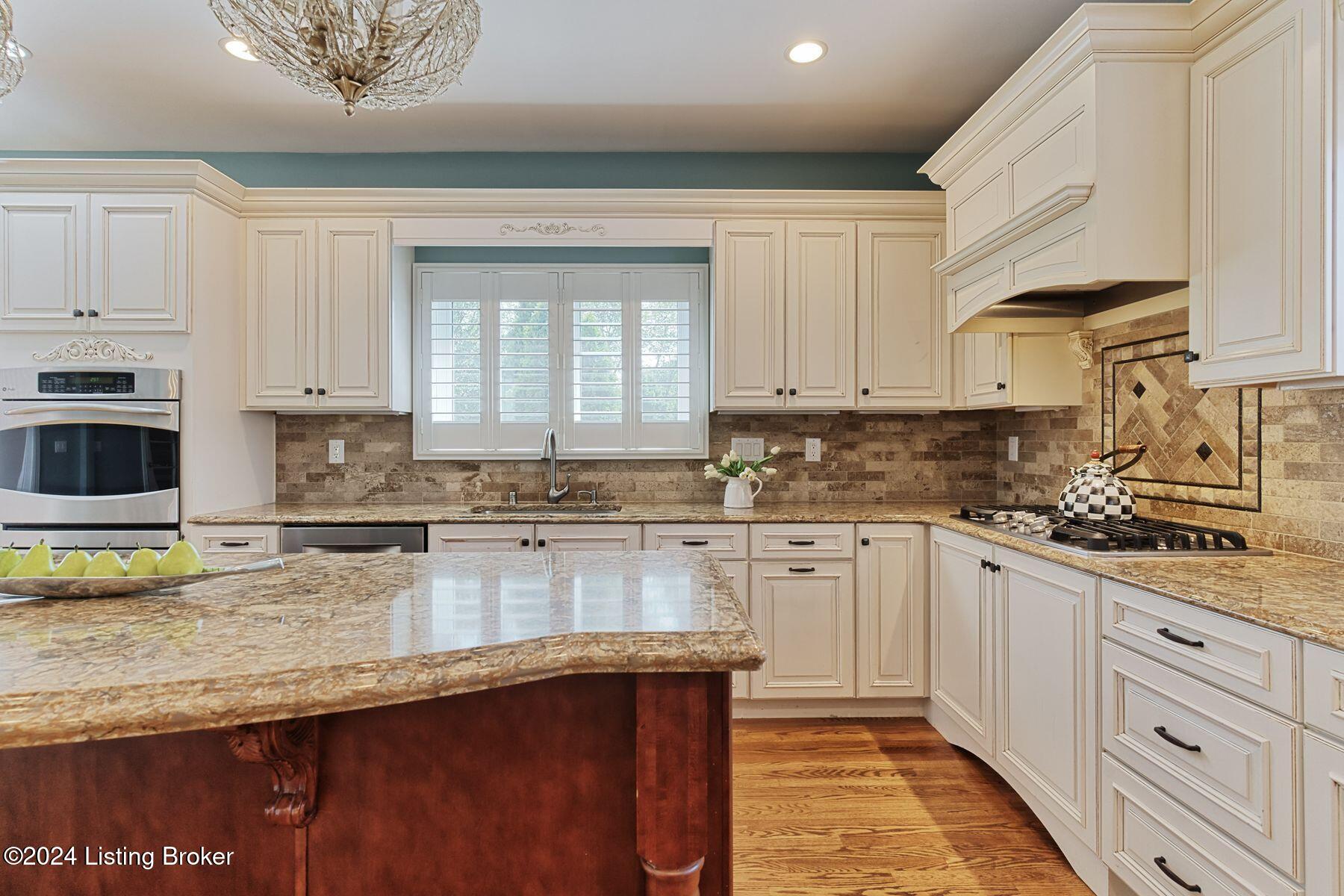 12811 Deercross Dr