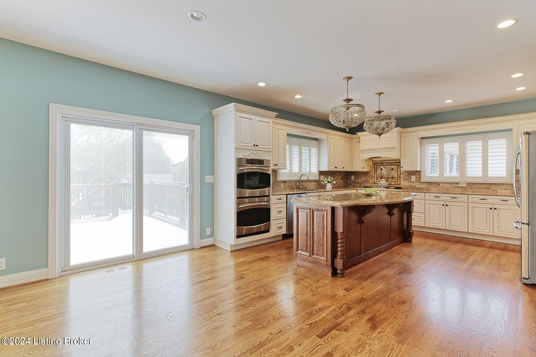 12811 Deercross Dr