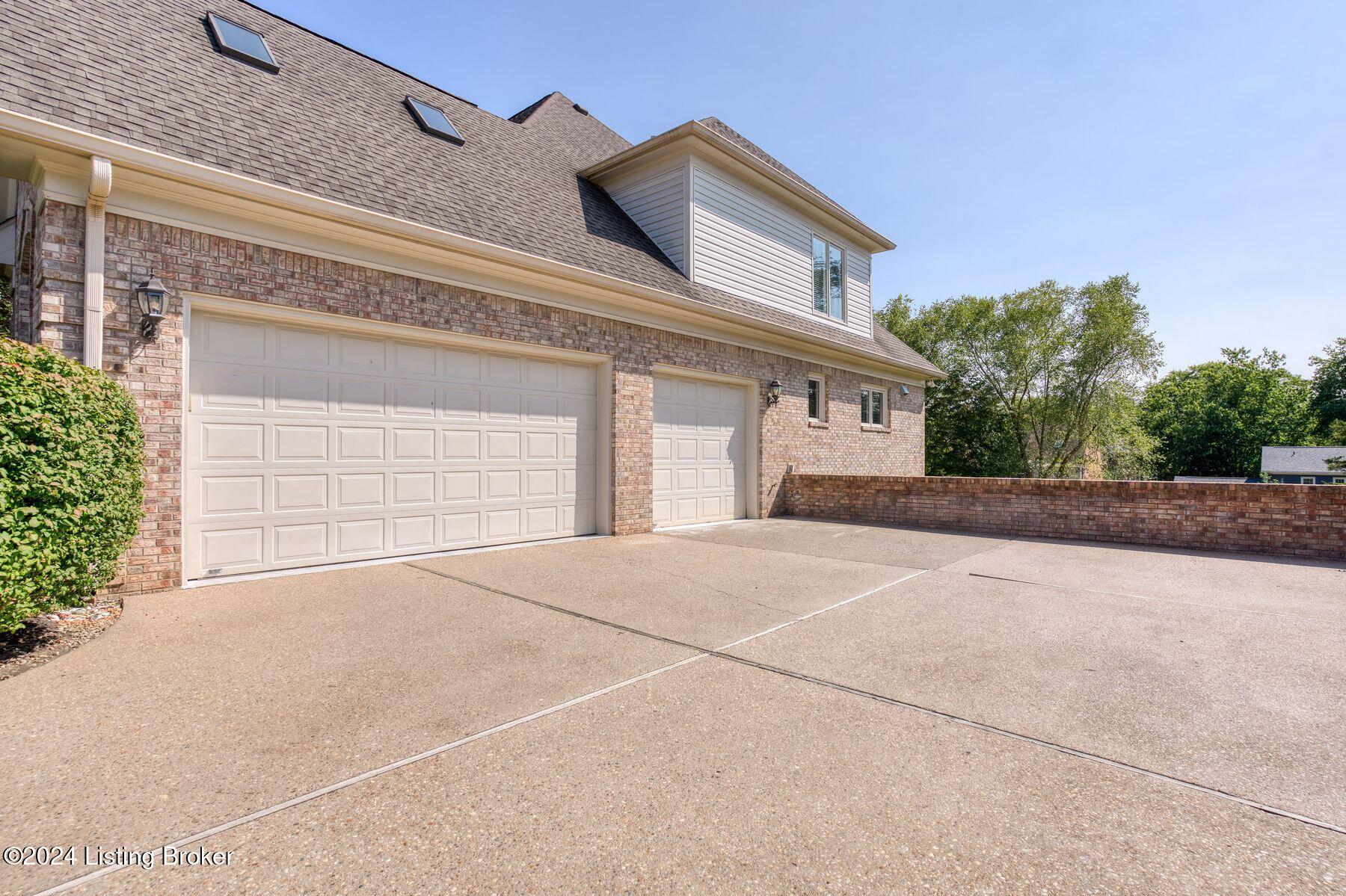 12811 Deercross Dr