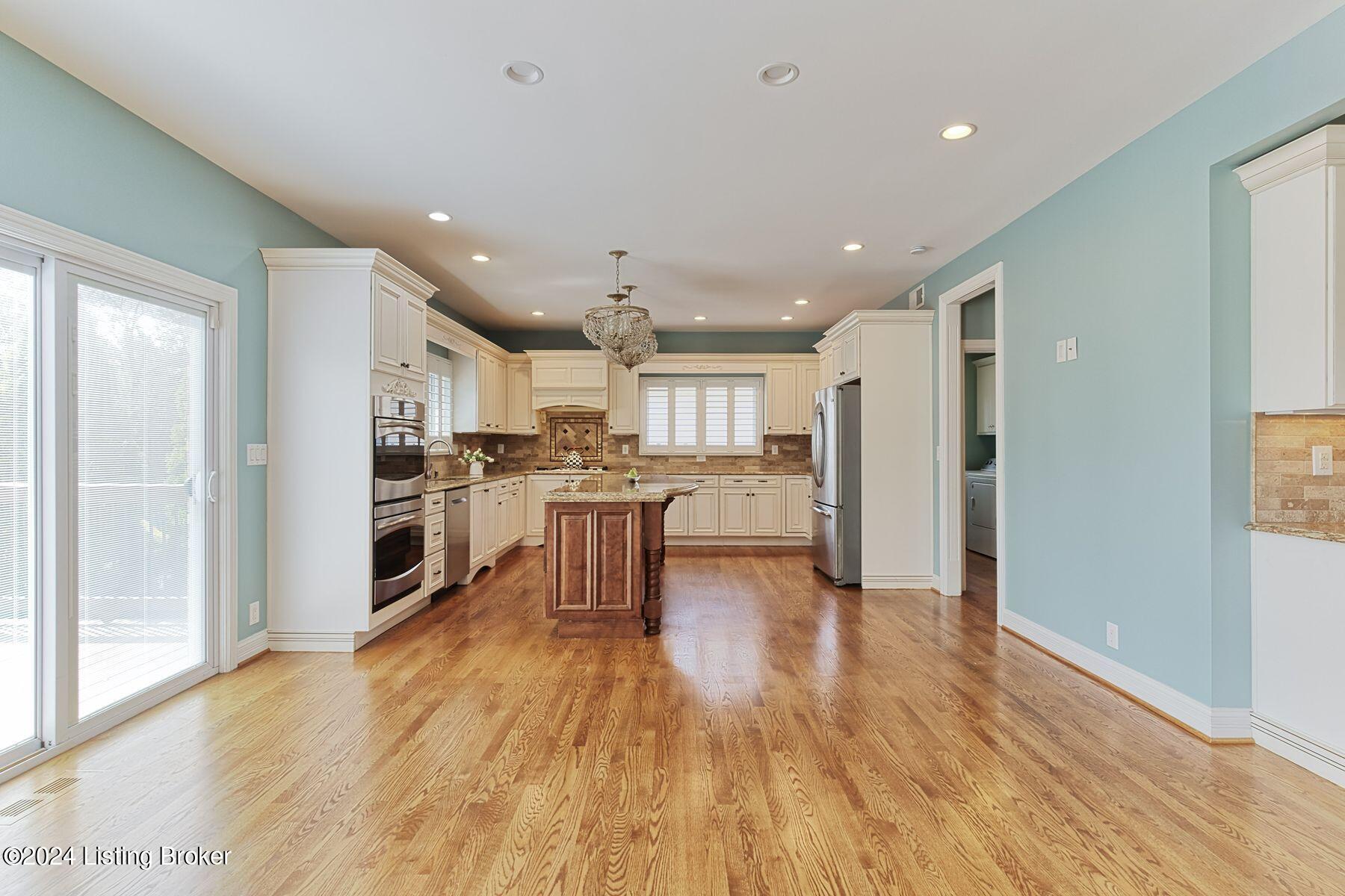 12811 Deercross Dr