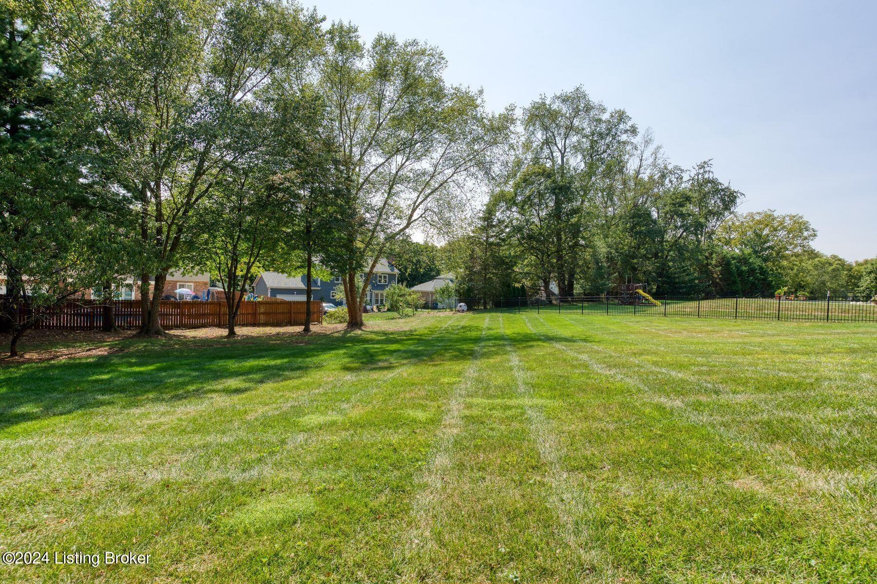 12811 Deercross Dr
