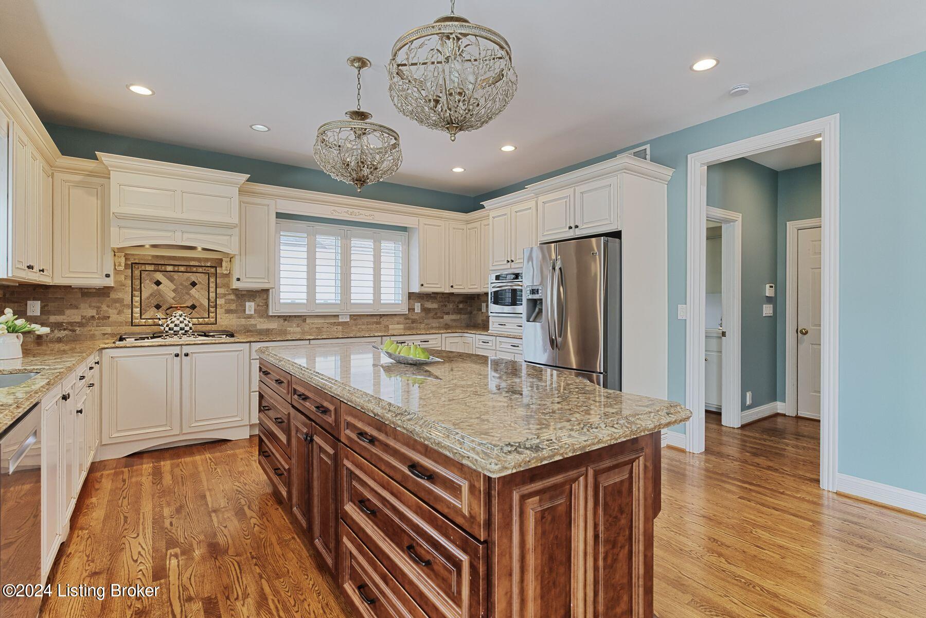 12811 Deercross Dr