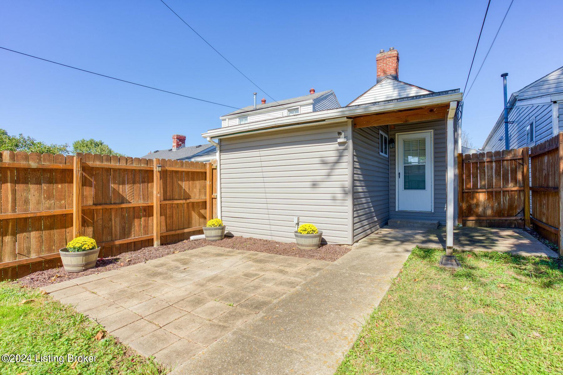 1048 Samuel St